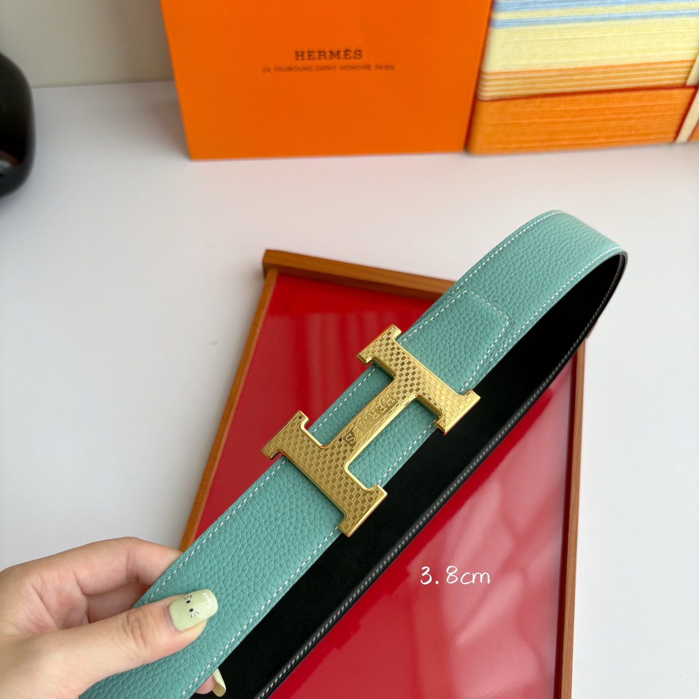 【爱马仕】Hermes 原单爱马仕，宽3.8cm进口原版皮带身，双面可两面用，精品电镀五金 ！