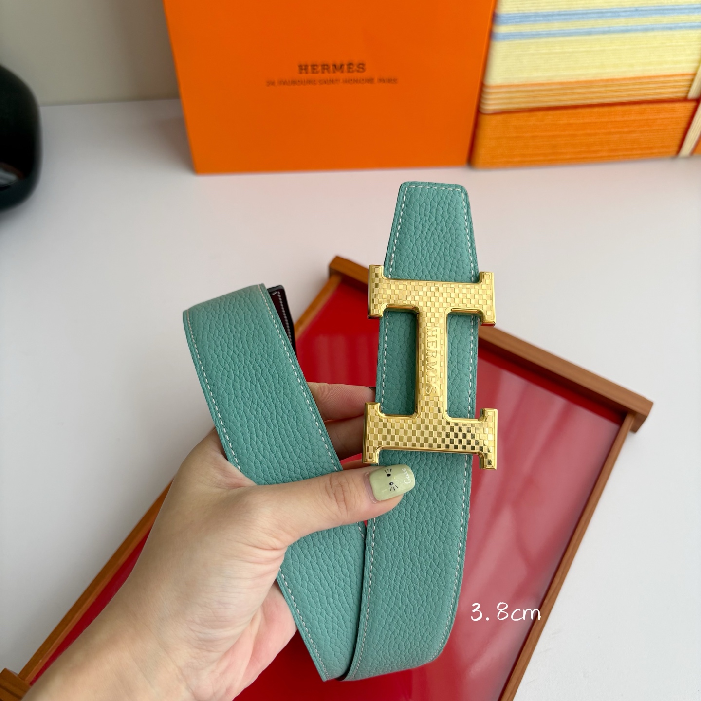 【爱马仕】Hermes 原单爱马仕，宽3.8cm进口原版皮带身，双面可两面用，精品电镀五金 ！