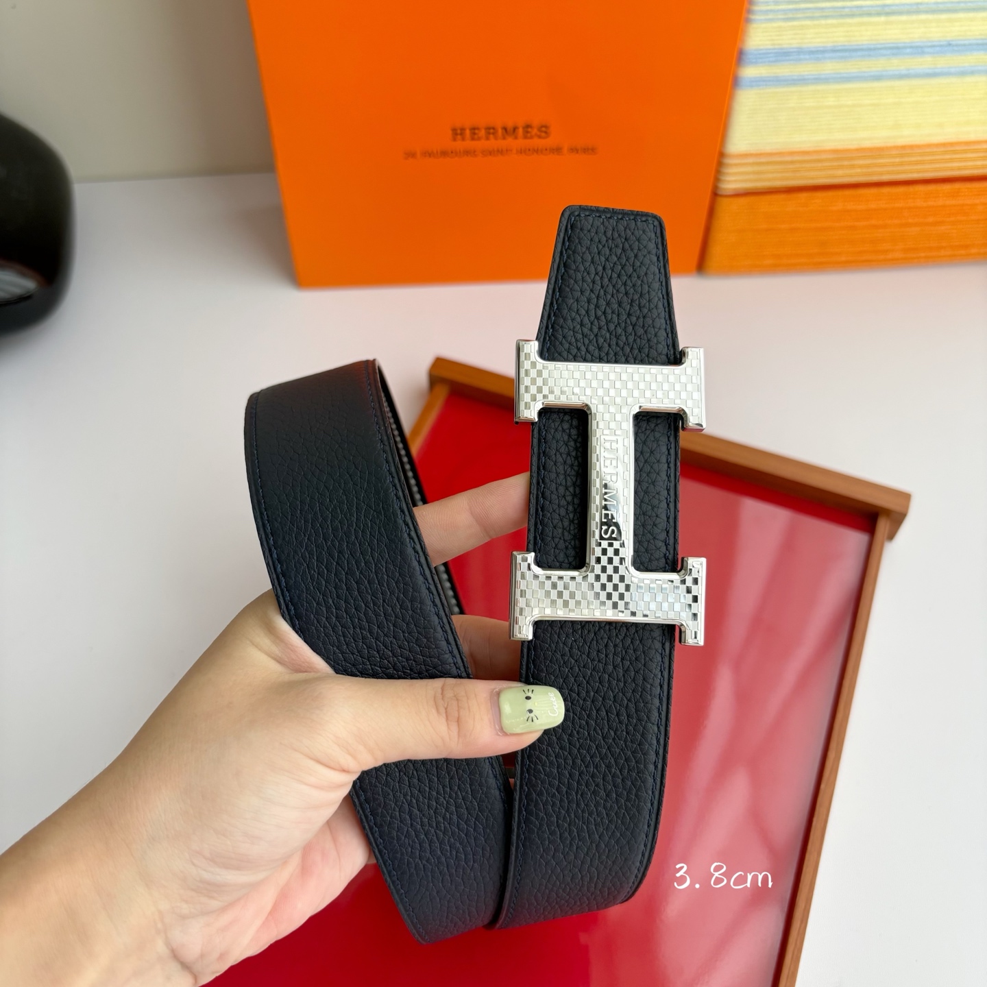 【爱马仕】Hermes 原单爱马仕，宽3.8cm进口原版皮带身，双面可两面用，精品电镀五金 ！
