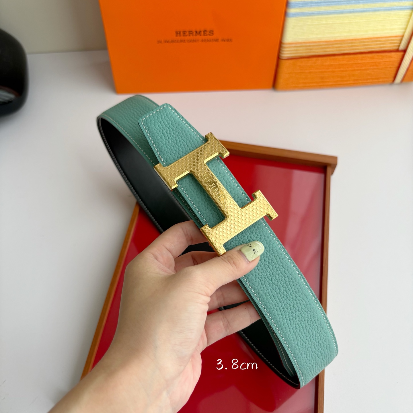 【爱马仕】Hermes 原单爱马仕，宽3.8cm进口原版皮带身，双面可两面用，精品电镀五金 ！