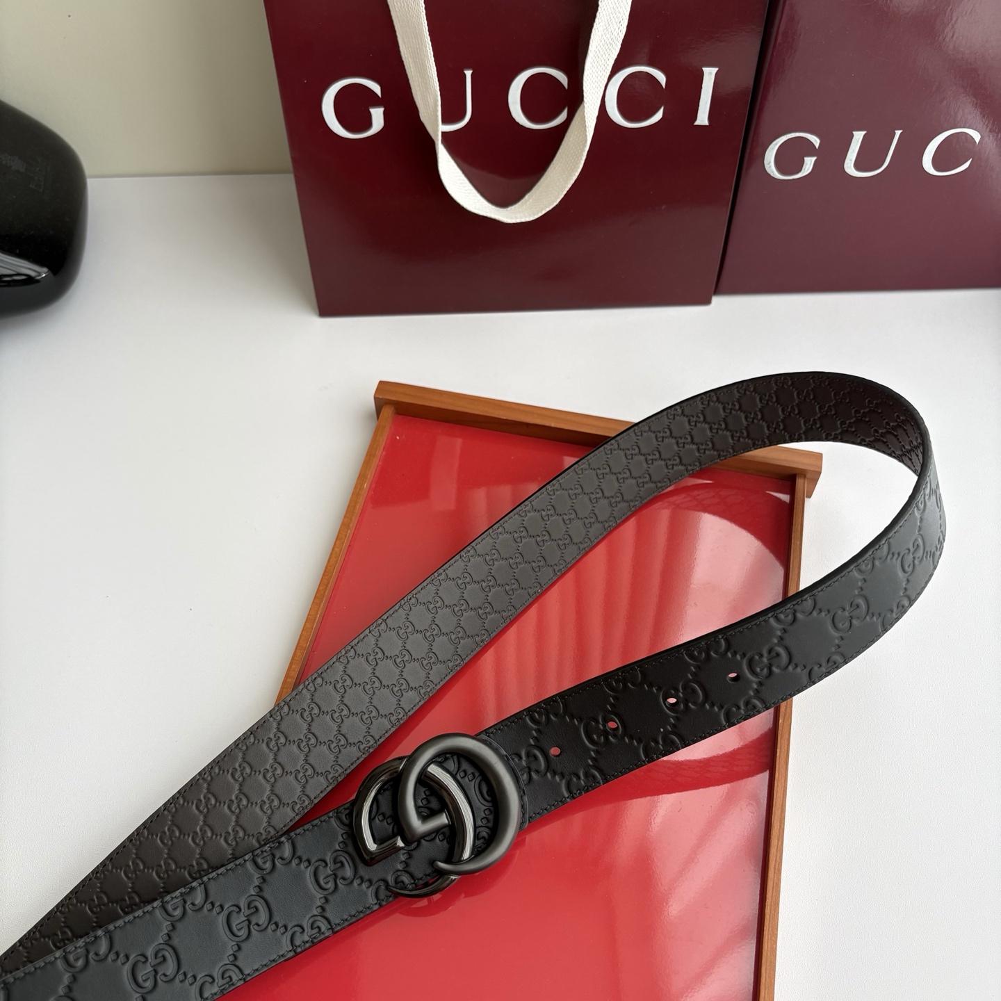Gucci 经典原单品质，压大花黑色面搭配咖色压小花底，纯铜挂扣，精工制作，细节看图，实物拍摄，高端奢华，宽度4.0cm