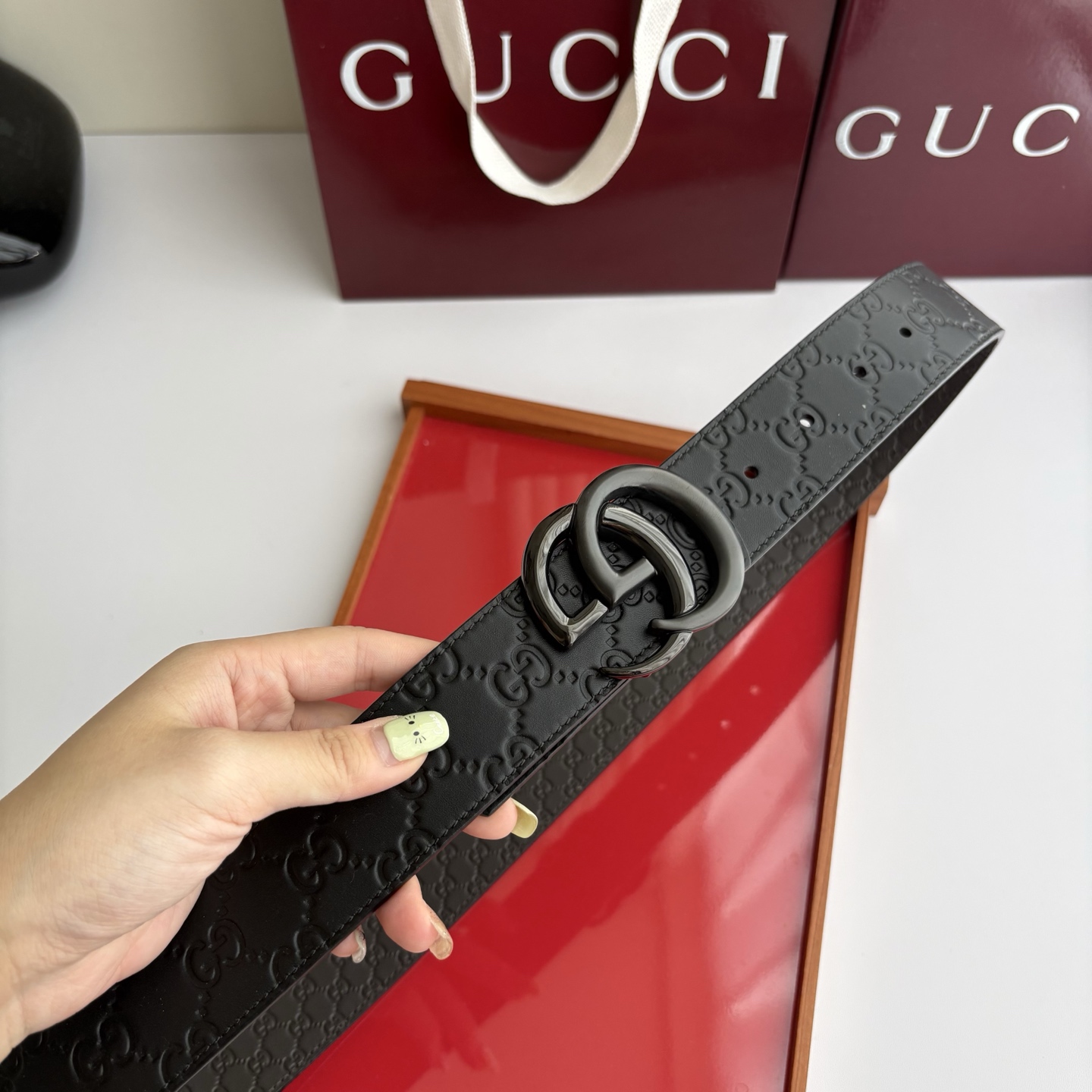 Gucci 经典原单品质，压大花黑色面搭配咖色压小花底，纯铜挂扣，精工制作，细节看图，实物拍摄，高端奢华，宽度4.0cm