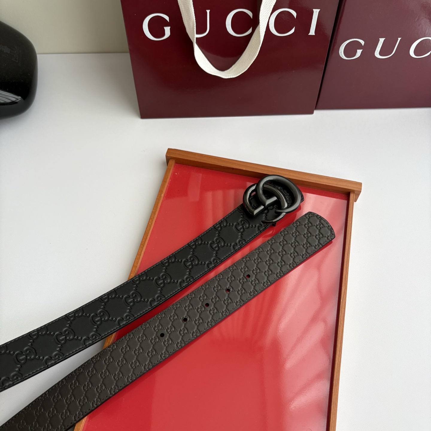 Gucci 经典原单品质，压大花黑色面搭配咖色压小花底，纯铜挂扣，精工制作，细节看图，实物拍摄，高端奢华，宽度4.0cm