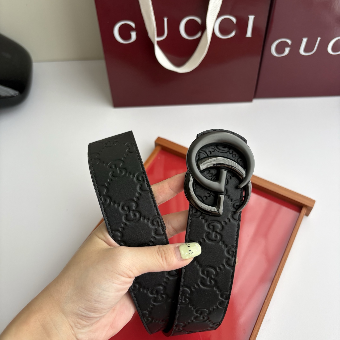 Gucci 经典原单品质，压大花黑色面搭配咖色压小花底，纯铜挂扣，精工制作，细节看图，实物拍摄，高端奢华，宽度4.0cm