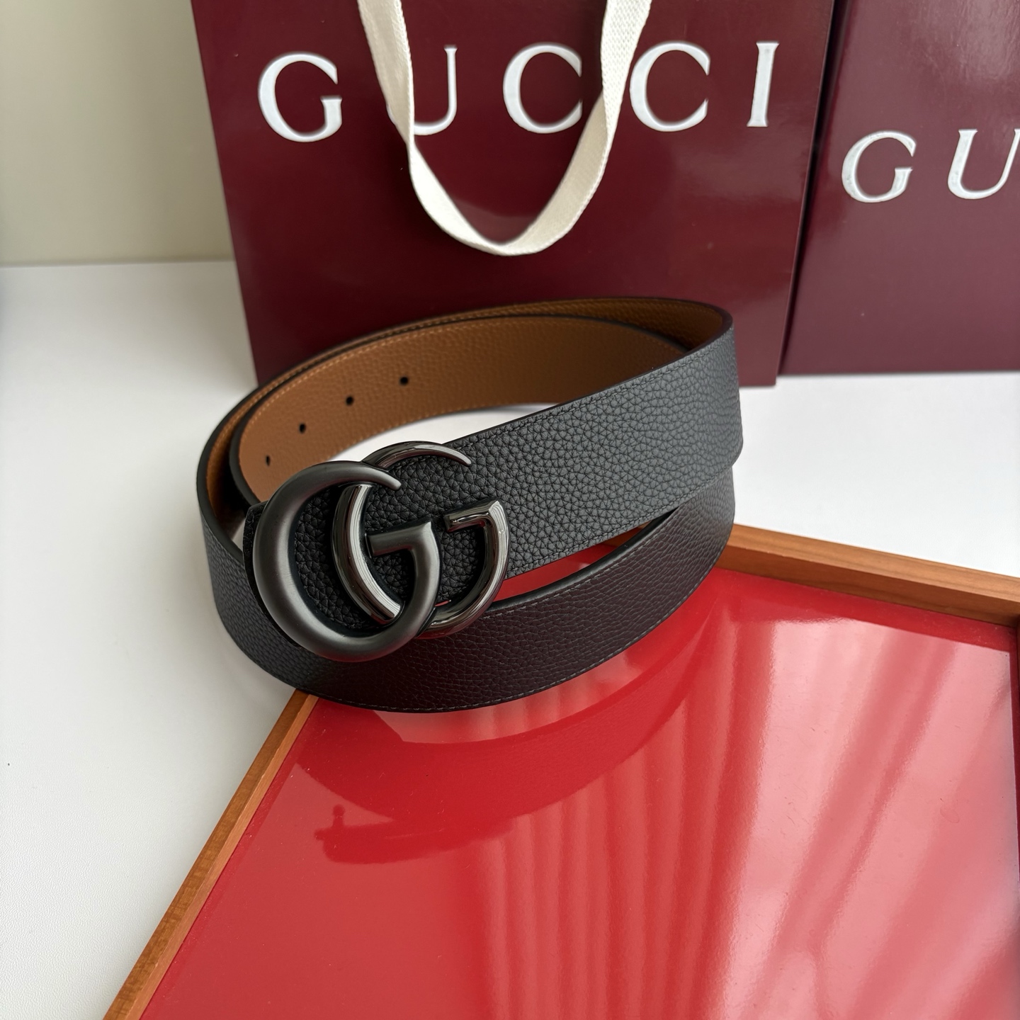 Gucci 经典原单品质,黑土黄双面荔枝纹,纯铜挂扣,精工制作,细节看图,实物拍摄,高端奢华,宽度4.0cm Gucci 经典原单品质,黑土黄双面荔枝纹,纯铜挂扣,精工制作,细节看图,实物拍摄,高端奢华,宽度4.0cm