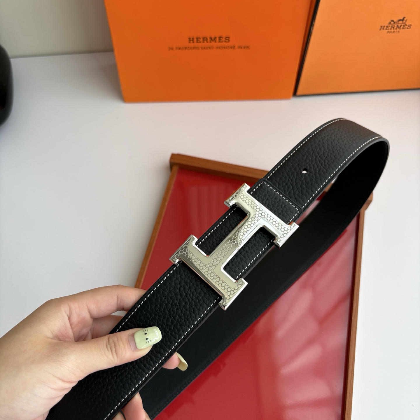【爱马仕】Hermes 原单爱马仕，宽3.8cm进口原版皮带身，双面可两面用，精品电镀五金 ！