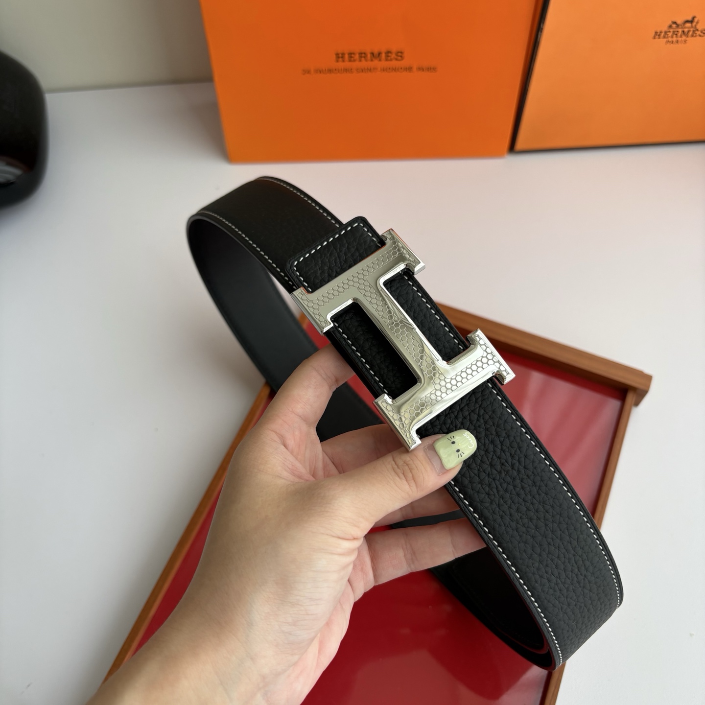 【爱马仕】Hermes 原单爱马仕，宽3.8cm进口原版皮带身，双面可两面用，精品电镀五金 ！