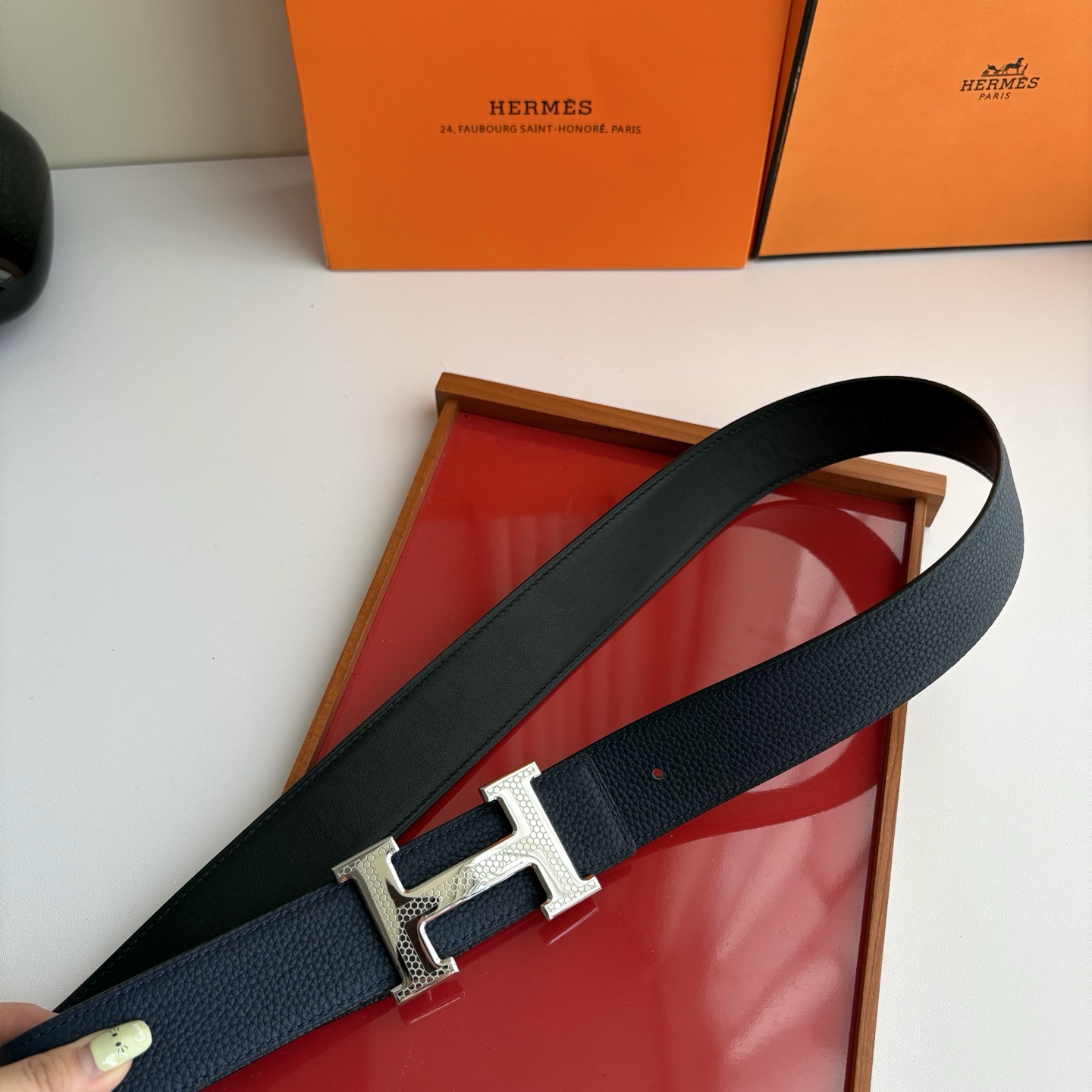 【爱马仕】Hermes 原单爱马仕，宽3.8cm进口原版皮带身，双面可两面用，精品电镀五金 ！