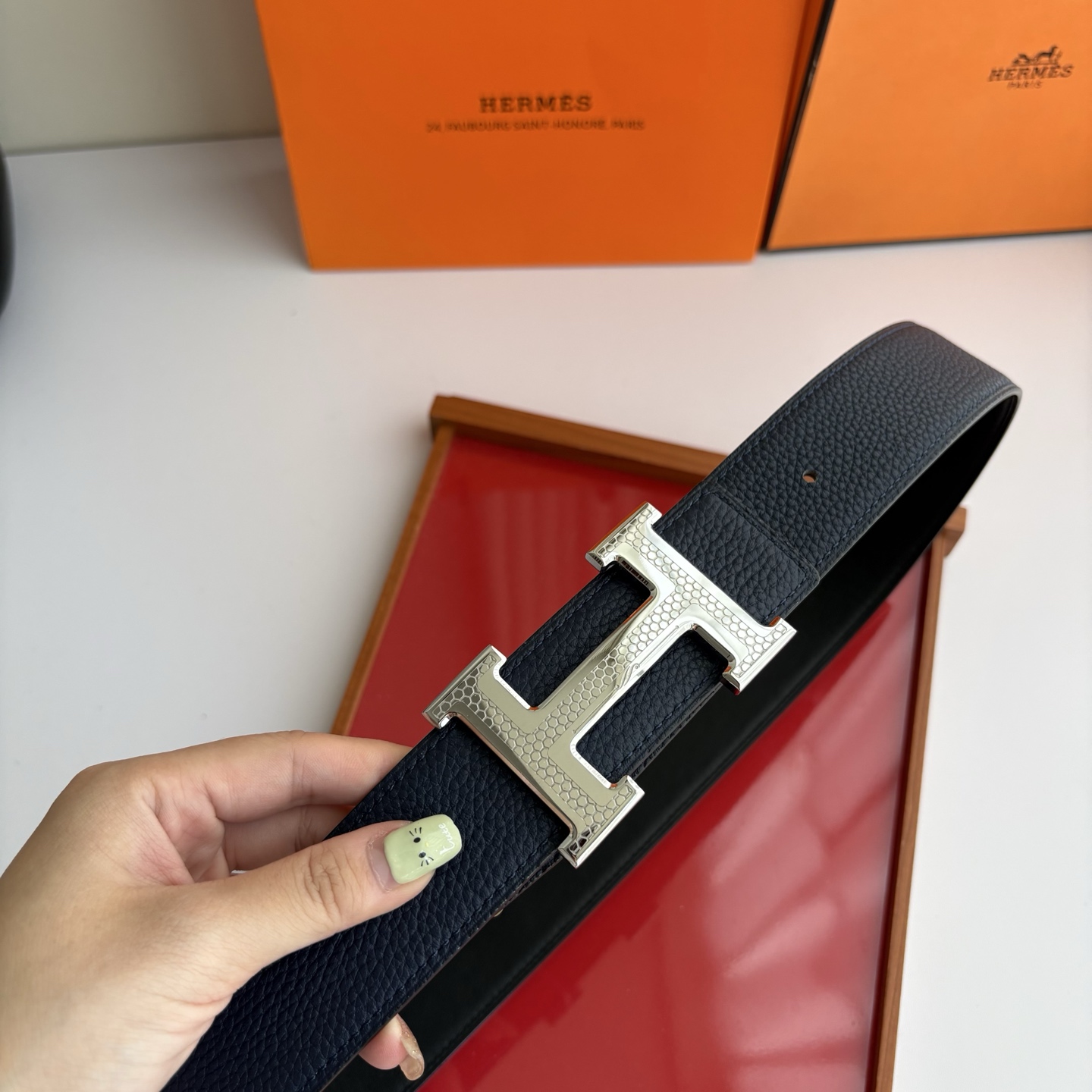 【爱马仕】Hermes 原单爱马仕，宽3.8cm进口原版皮带身，双面可两面用，精品电镀五金 ！