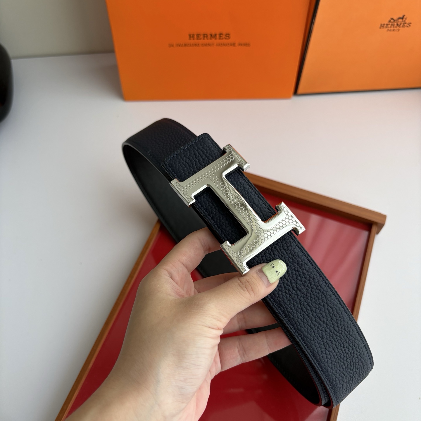【爱马仕】Hermes 原单爱马仕，宽3.8cm进口原版皮带身，双面可两面用，精品电镀五金 ！