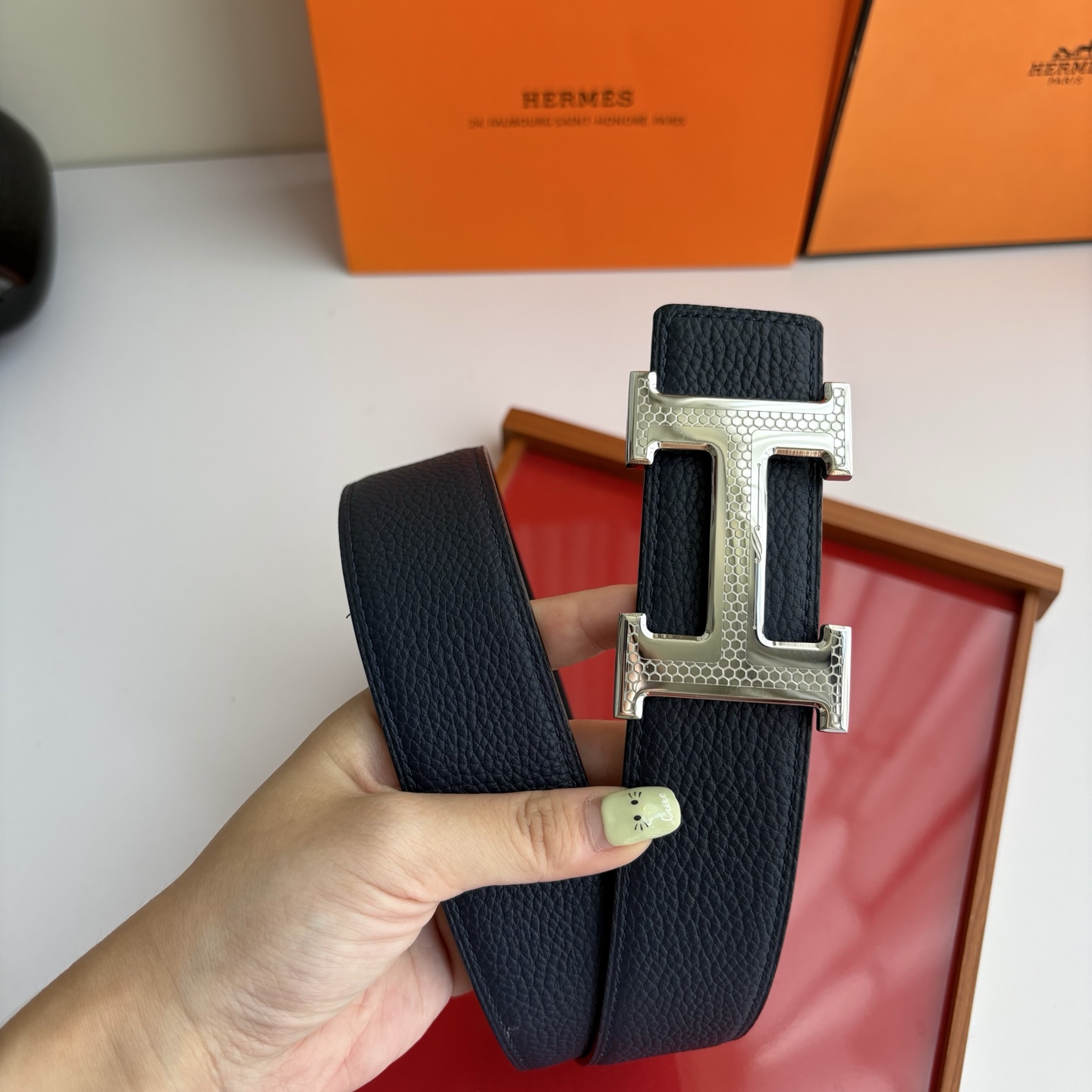 【爱马仕】Hermes 原单爱马仕，宽3.8cm进口原版皮带身，双面可两面用，精品电镀五金 ！