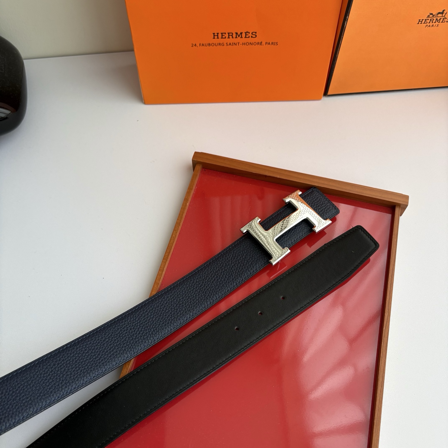 【爱马仕】Hermes 原单爱马仕，宽3.8cm进口原版皮带身，双面可两面用，精品电镀五金 ！