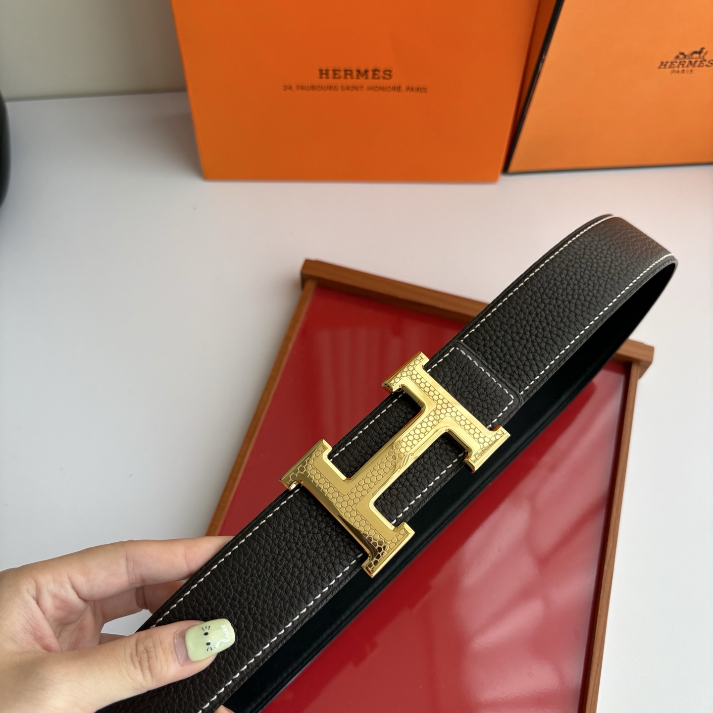 【爱马仕】Hermes 原单爱马仕，宽3.8cm进口原版皮带身，双面可两面用，精品电镀五金 ！
