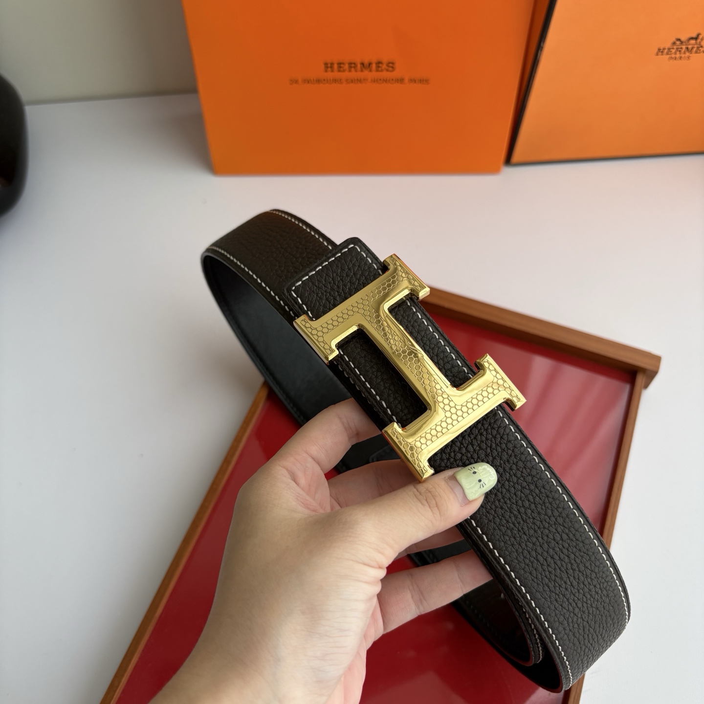 【爱马仕】Hermes 原单爱马仕，宽3.8cm进口原版皮带身，双面可两面用，精品电镀五金 ！
