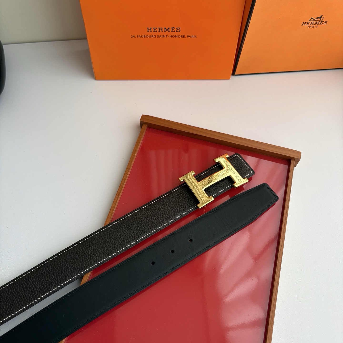 【爱马仕】Hermes 原单爱马仕，宽3.8cm进口原版皮带身，双面可两面用，精品电镀五金 ！