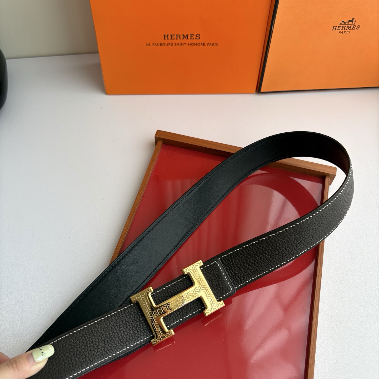 【爱马仕】Hermes 原单爱马仕，宽3.8cm进口原版皮带身，双面可两面用，精品电镀五金 ！