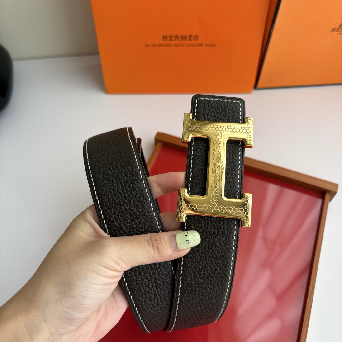 【爱马仕】Hermes 原单爱马仕，宽3.8cm进口原版皮带身，双面可两面用，精品电镀五金 ！