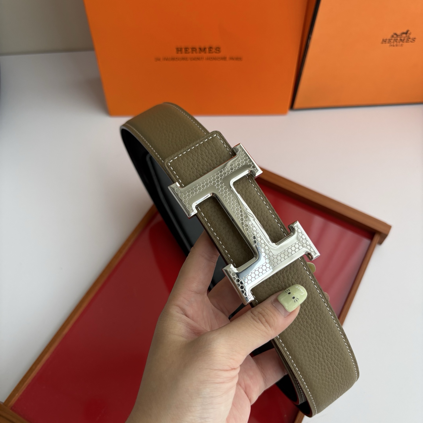 【爱马仕】Hermes 原单爱马仕，宽3.8cm进口原版皮带身，双面可两面用，精品电镀五金 ！
