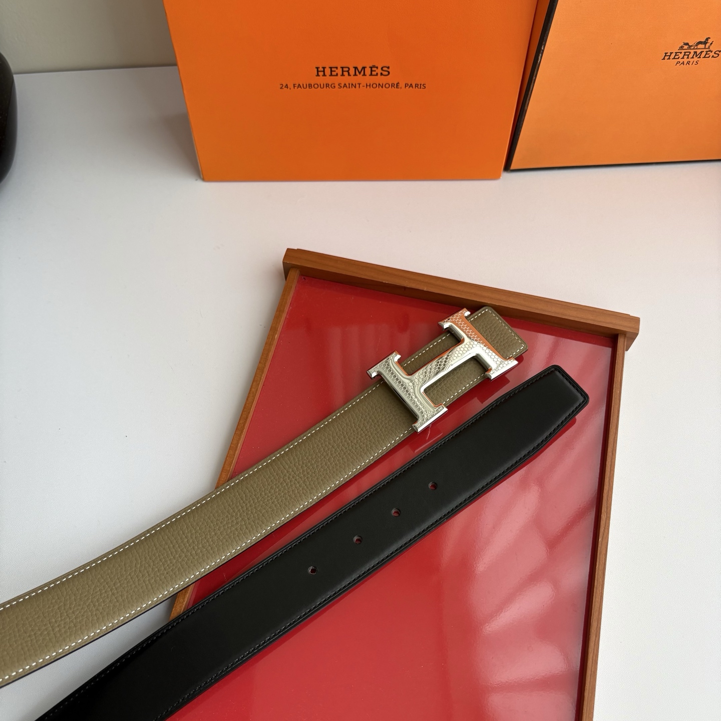 【爱马仕】Hermes 原单爱马仕，宽3.8cm进口原版皮带身，双面可两面用，精品电镀五金 ！
