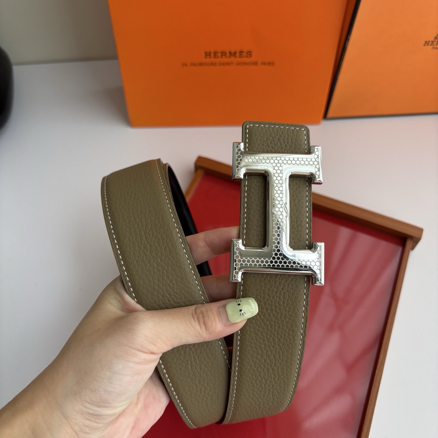 【爱马仕】Hermes 原单爱马仕，宽3.8cm进口原版皮带身，双面可两面用，精品电镀五金 ！