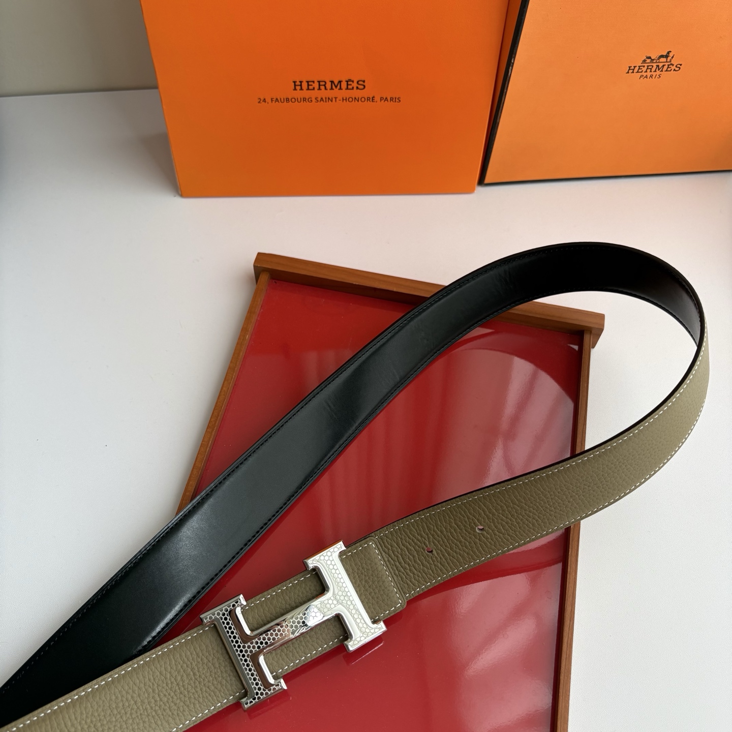 【爱马仕】Hermes 原单爱马仕，宽3.8cm进口原版皮带身，双面可两面用，精品电镀五金 ！