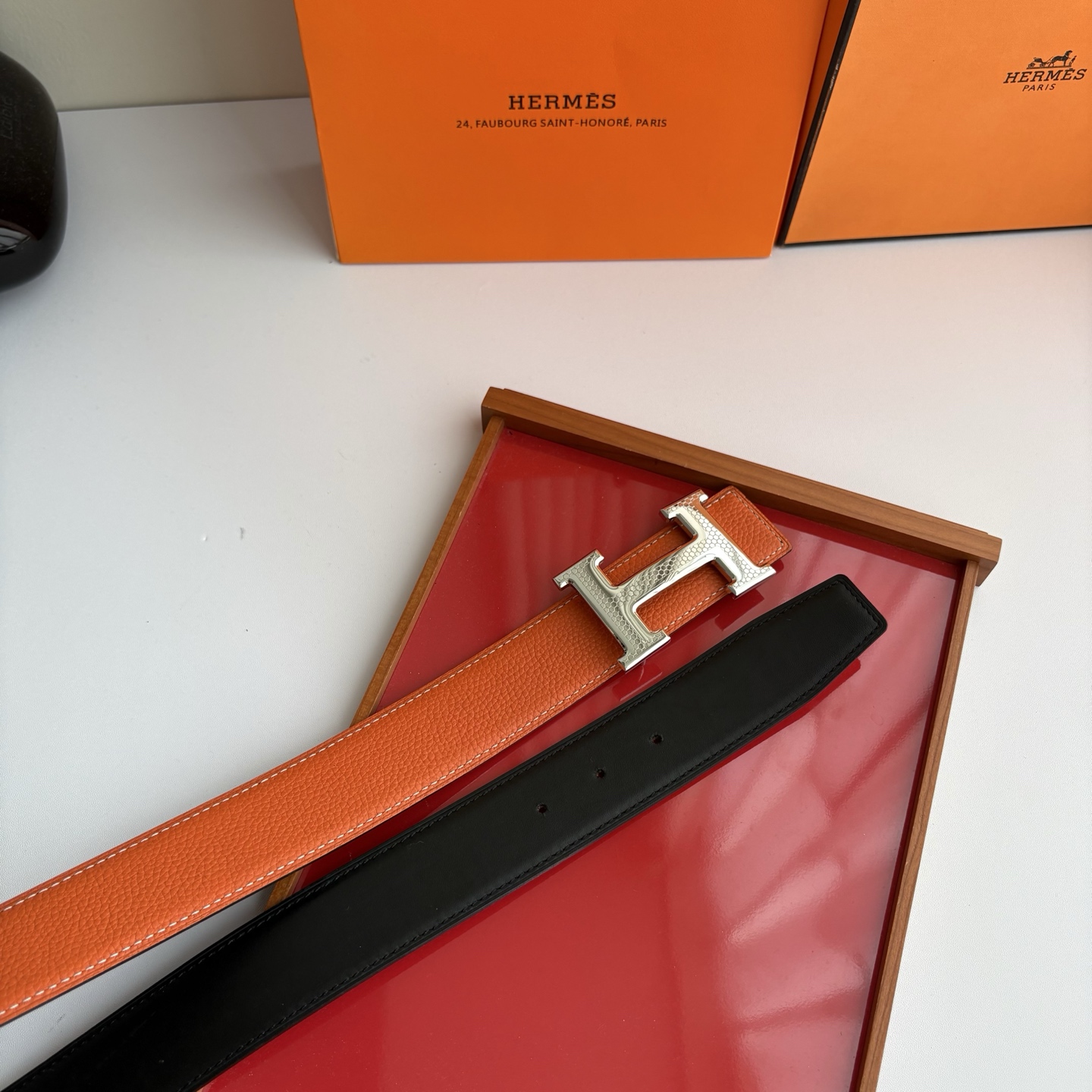 【爱马仕】Hermes 原单爱马仕，宽3.8cm进口原版皮带身，双面可两面用，精品电镀五金 ！