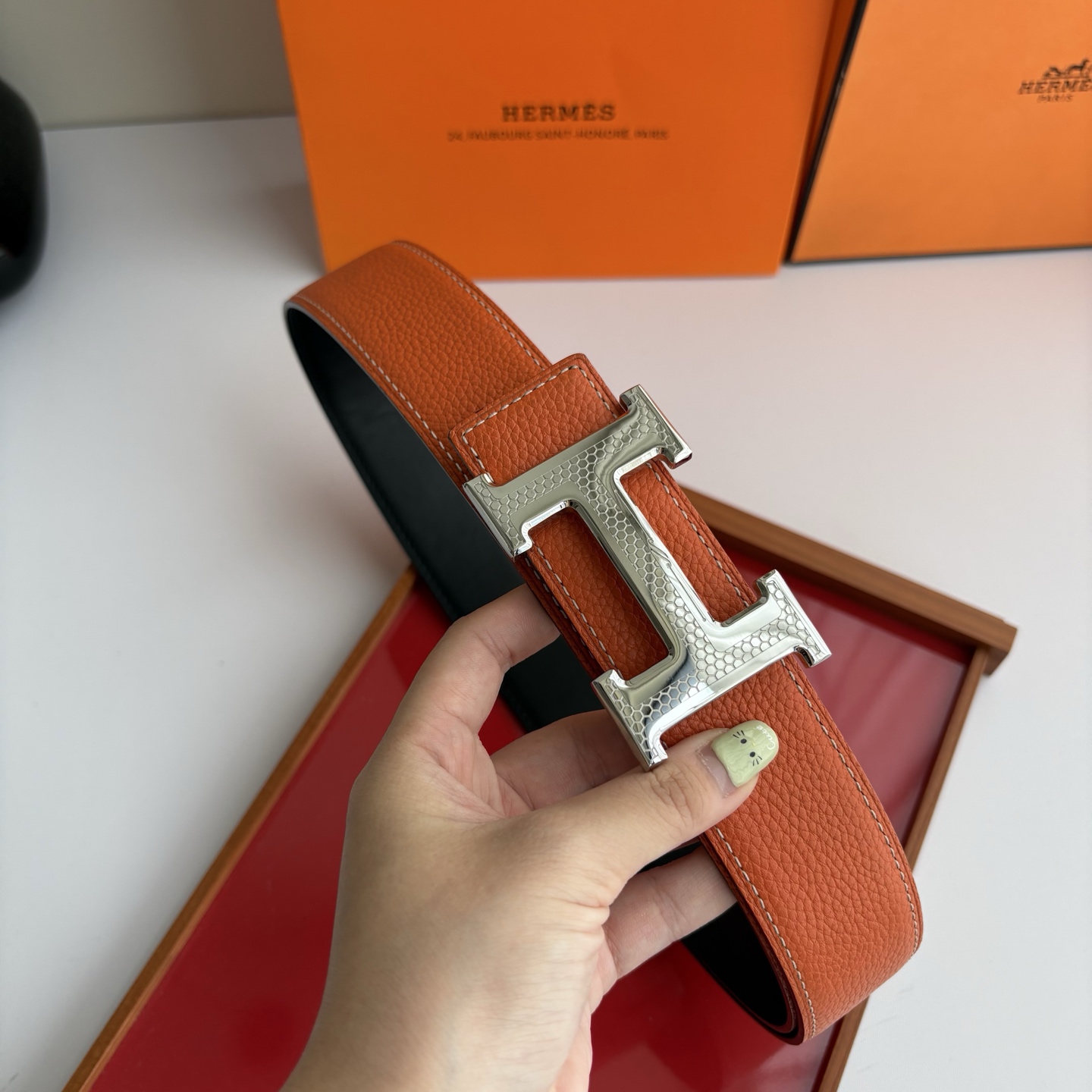 【爱马仕】Hermes 原单爱马仕，宽3.8cm进口原版皮带身，双面可两面用，精品电镀五金 ！