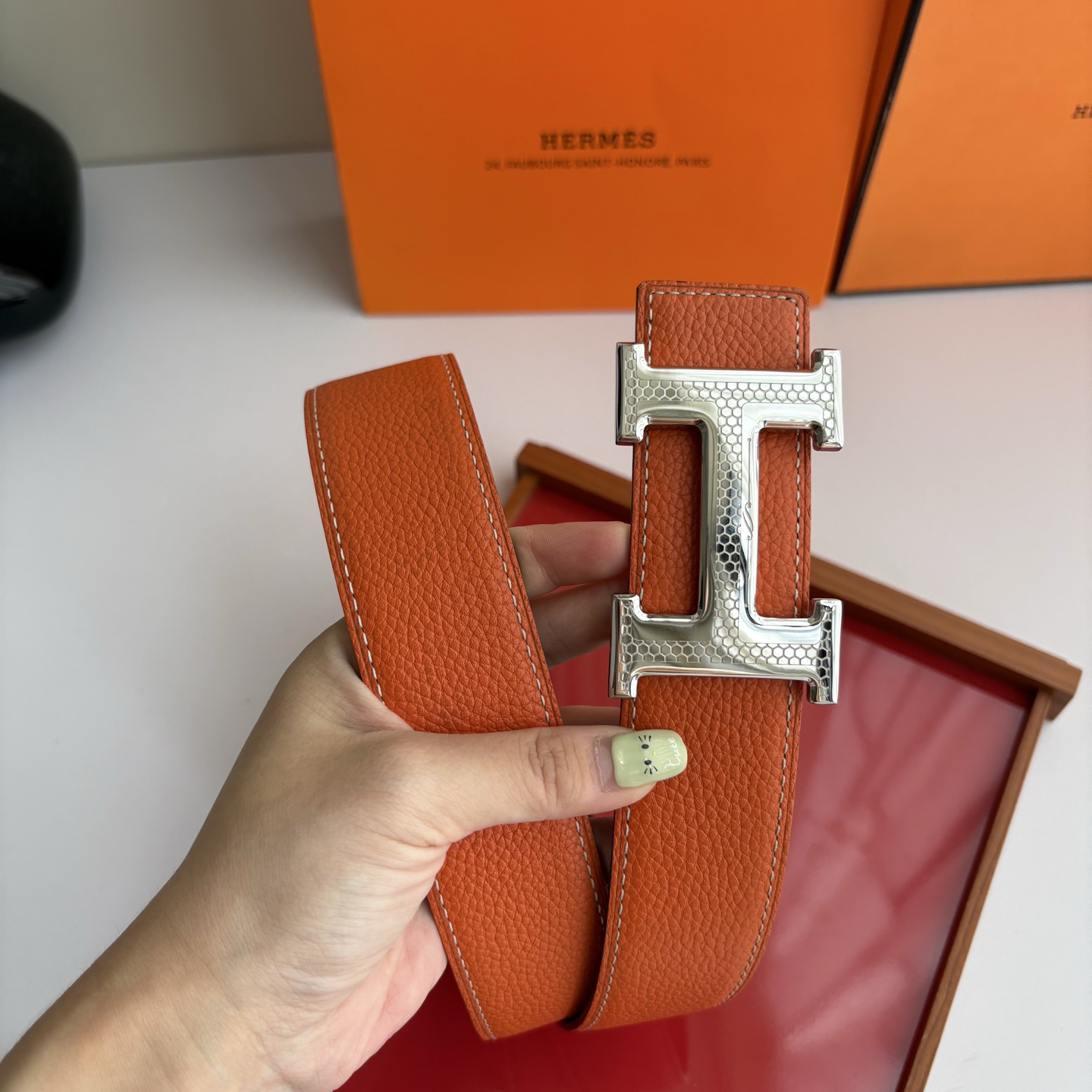 【爱马仕】Hermes 原单爱马仕，宽3.8cm进口原版皮带身，双面可两面用，精品电镀五金 ！