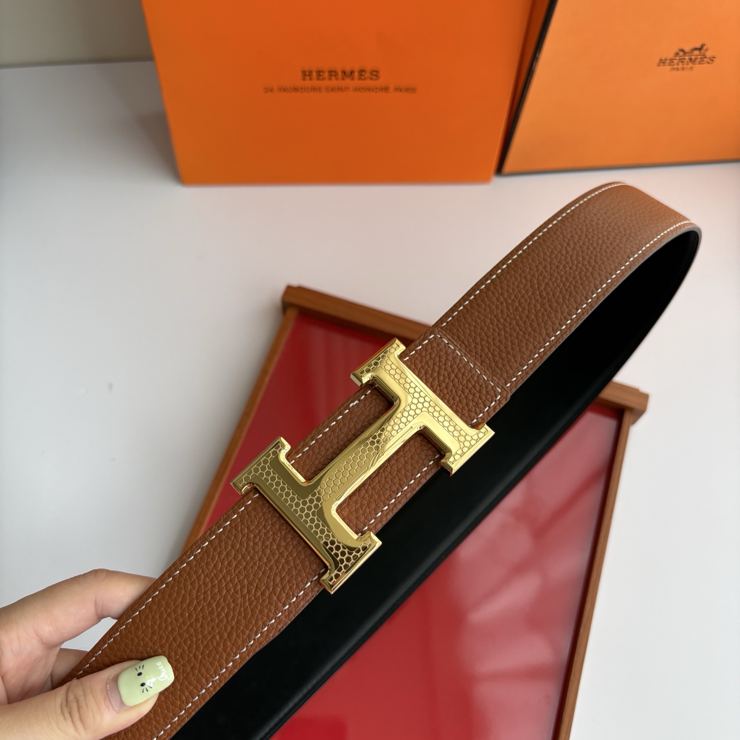 【爱马仕】Hermes 原单爱马仕，宽3.8cm进口原版皮带身，双面可两面用，精品电镀五金 ！