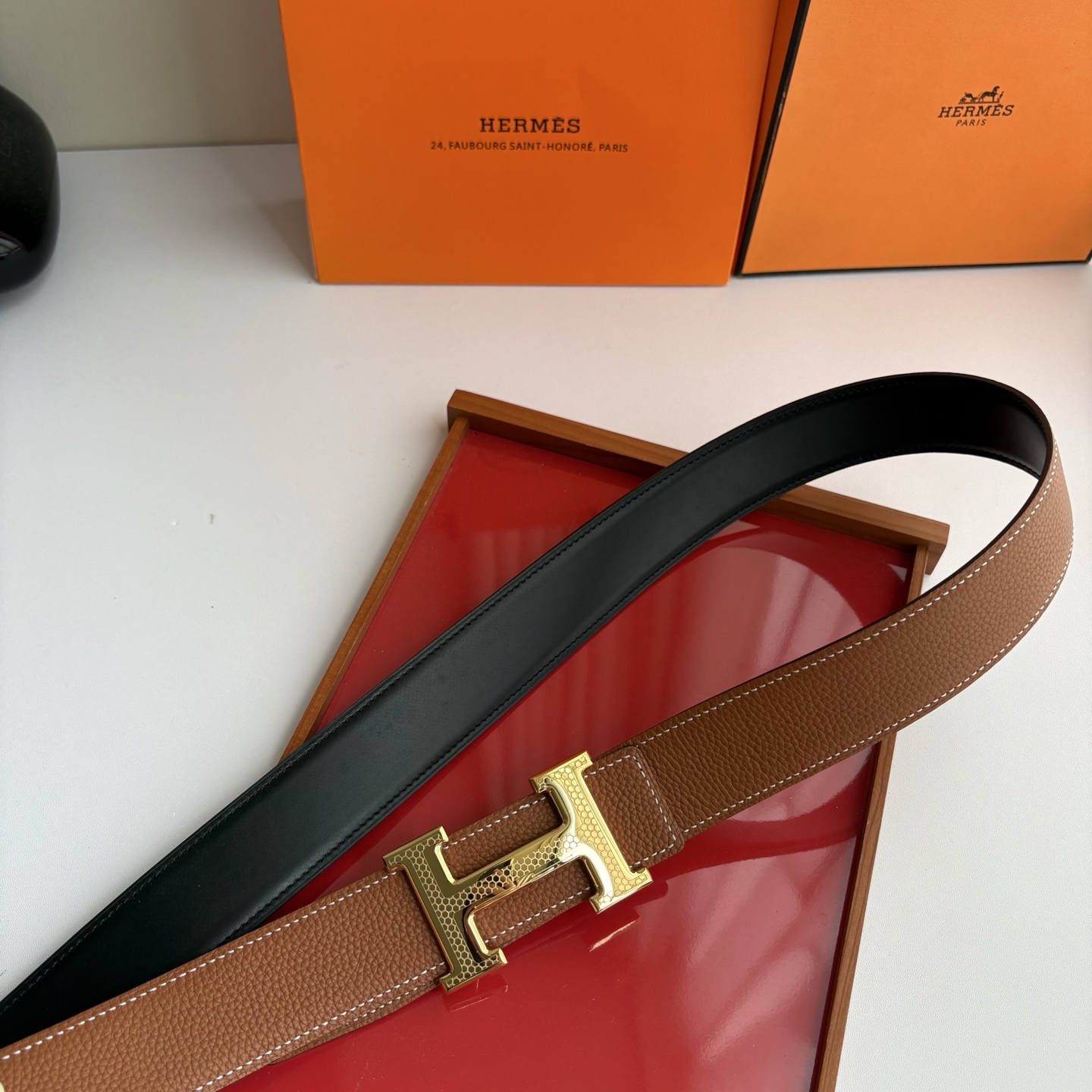 【爱马仕】Hermes 原单爱马仕，宽3.8cm进口原版皮带身，双面可两面用，精品电镀五金 ！