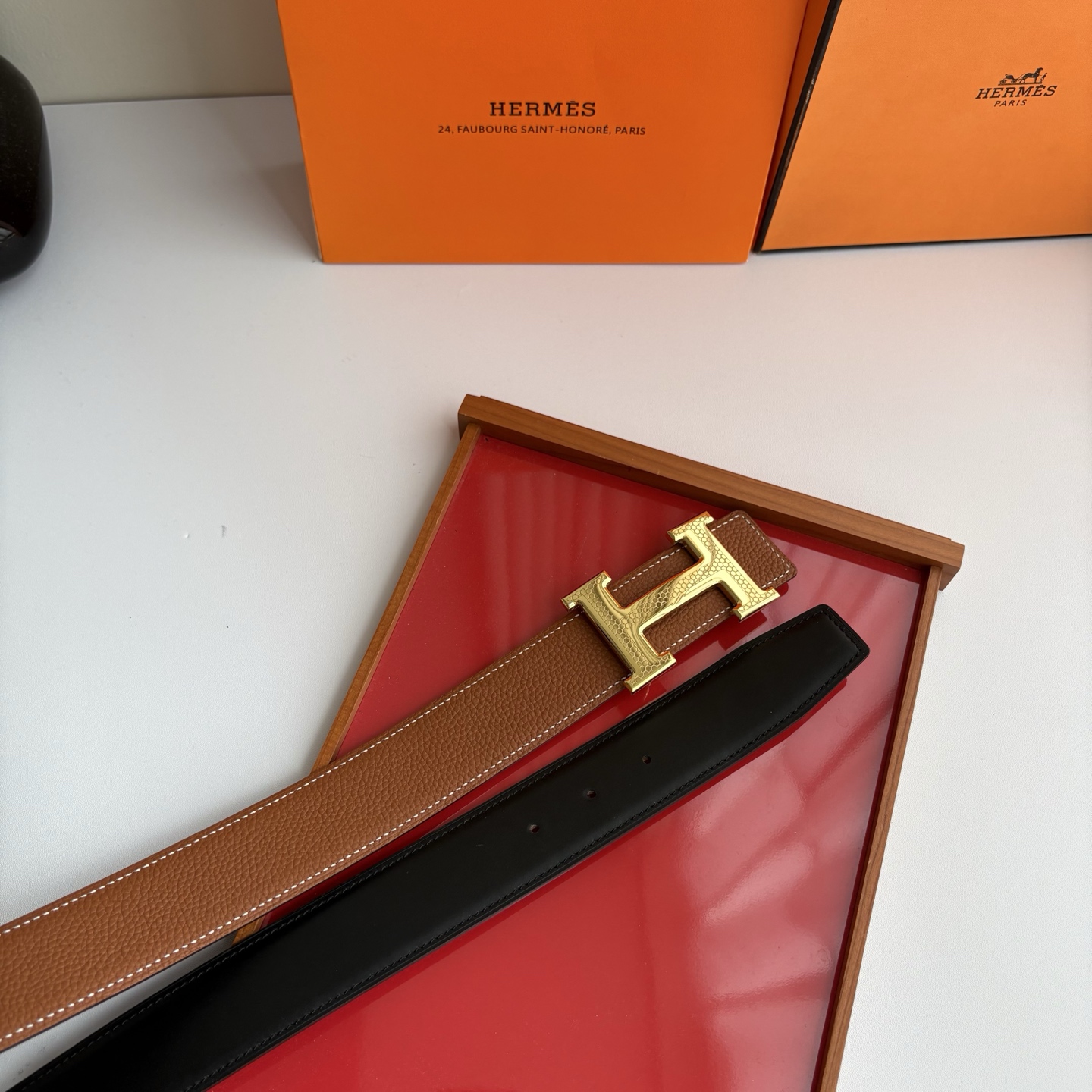 【爱马仕】Hermes 原单爱马仕，宽3.8cm进口原版皮带身，双面可两面用，精品电镀五金 ！
