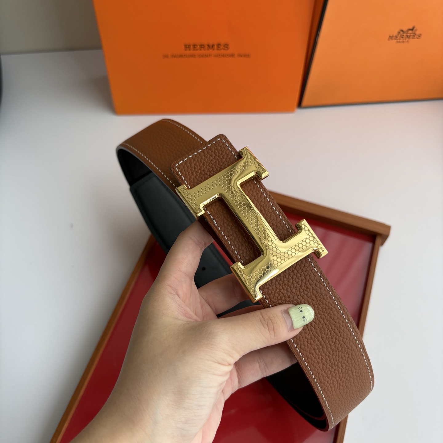 【爱马仕】Hermes 原单爱马仕，宽3.8cm进口原版皮带身，双面可两面用，精品电镀五金 ！