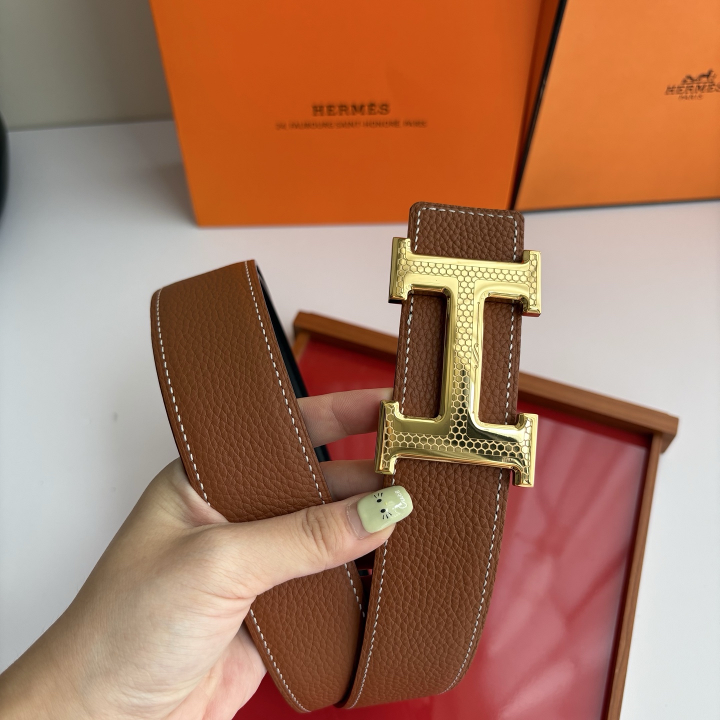 【爱马仕】Hermes 原单爱马仕，宽3.8cm进口原版皮带身，双面可两面用，精品电镀五金 ！