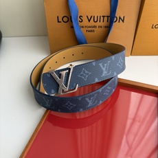 【LOUIS VUITTON】:经典原单品质,印花面搭配经典平纹底,原单精品挂扣,精工制作,细节看图,实物拍摄,高端奢华 【LOUIS VUITTON】:经典原单品质,印花面搭配经典平纹底,原单精品挂扣,精工制作,细节看图,实物拍摄,高端奢华