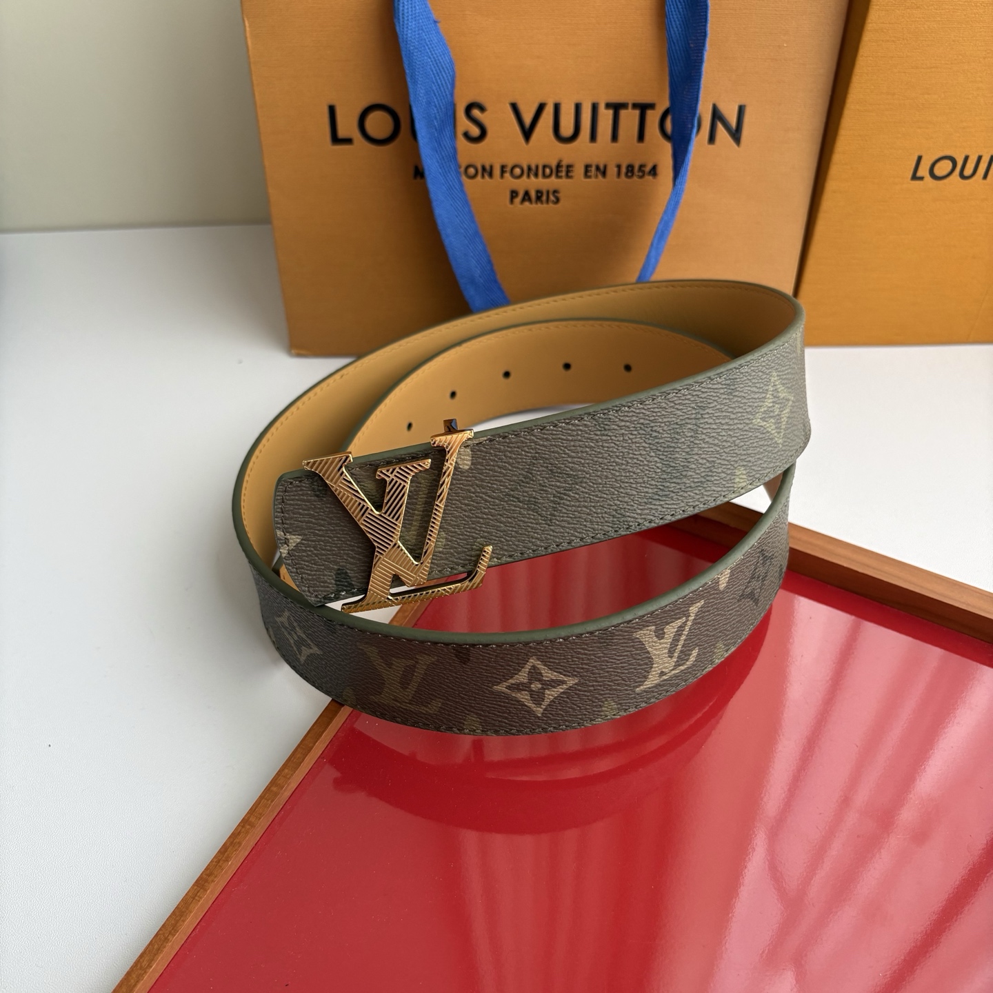 【LOUIS VUITTON】:经典原单品质,印花面搭配经典平纹底,原单精品挂扣,精工制作,细节看图,实物拍摄,高端奢华 【LOUIS VUITTON】:经典原单品质,印花面搭配经典平纹底,原单精品挂扣,精工制作,细节看图,实物拍摄,高端奢华