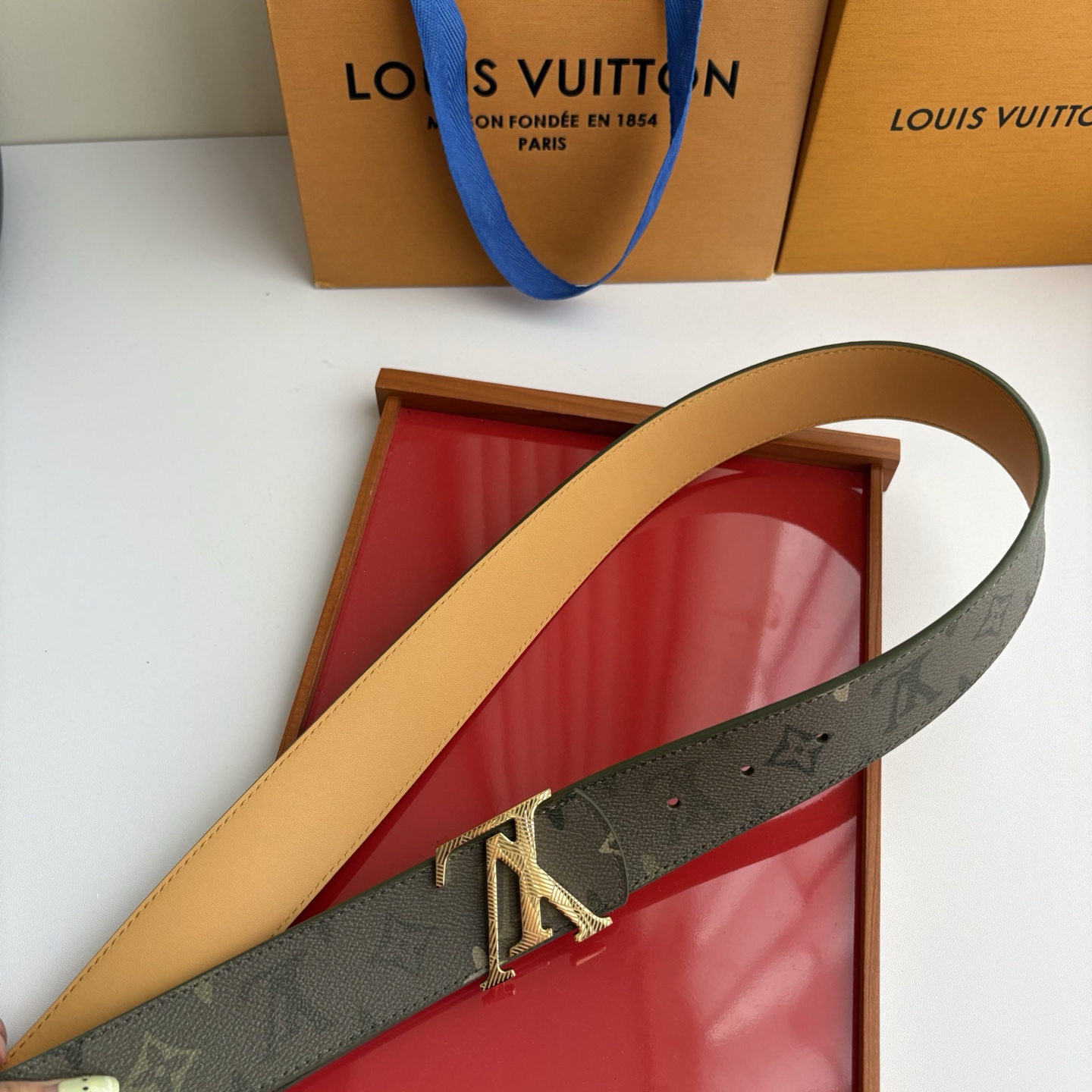 【LOUIS VUITTON】：经典原单品质，印花面搭配经典平纹底，原单精品挂扣，精工制作，细节看图，实物拍摄，高端奢华