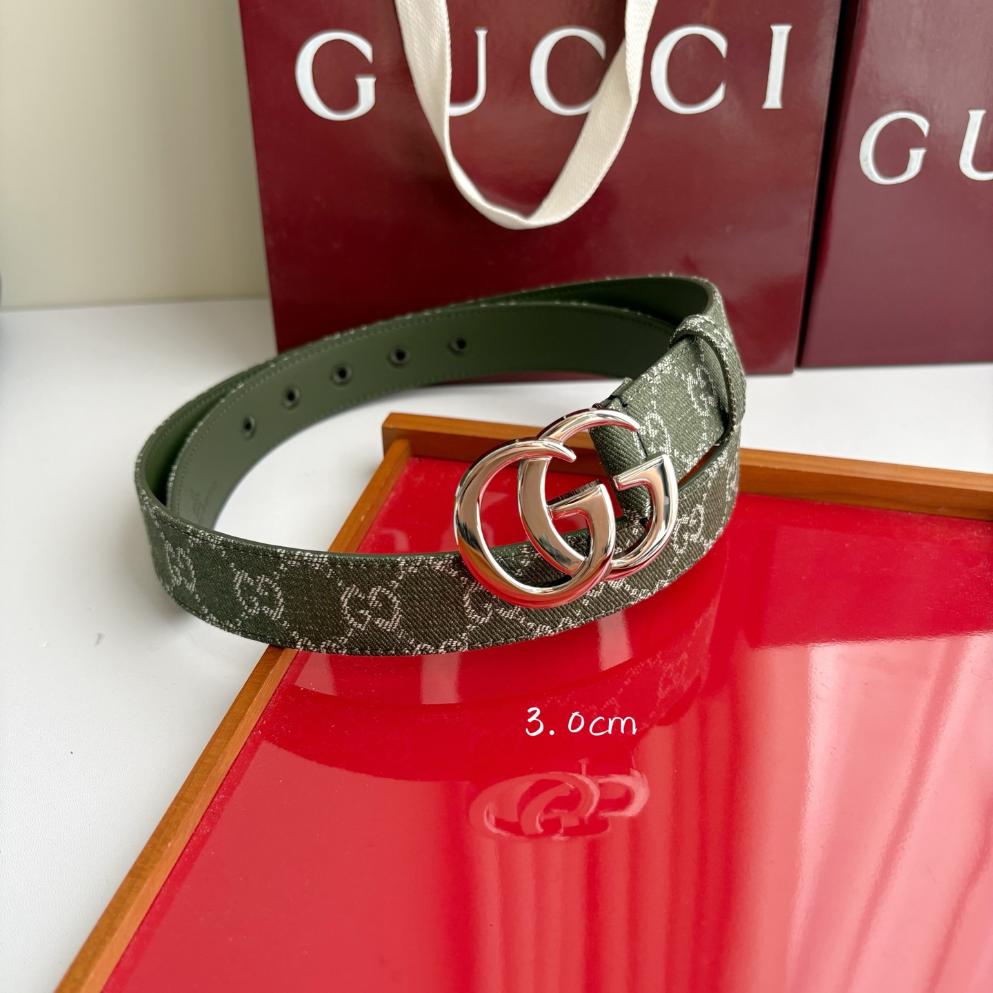 Gucci 经典原单品质,牛仔织布面搭配原版平纹底,精品铜扣,精工制作,细节看图,实物拍摄,高端奢华,宽度3.0cm Gucci 经典原单品质,牛仔织布面搭配原版平纹底,精品铜扣,精工制作,细节看图,实物拍摄,高端奢华,宽度3.0cm