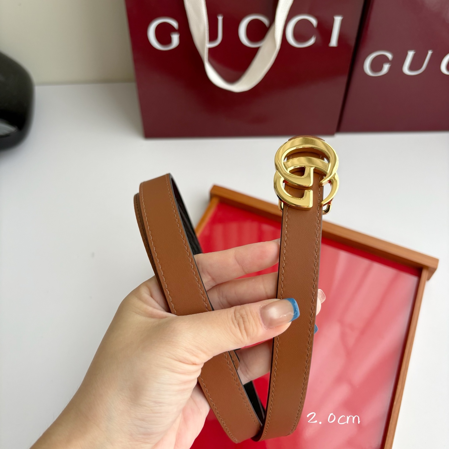 Gucci 经典原单品质，土黄色平纹面搭配黑色原版皮，纯铜精品挂扣，两面可用，细节看图，实物拍摄，高端奢华，宽度2.0c