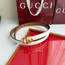 Gucci 经典原单品质,纯白色平纹面搭配土黄原版皮,纯铜精品挂扣,两面可用,细节看图,实物拍摄,高端奢华,宽度2.0c Gucci 经典原单品质,纯白色平纹面搭配土黄原版皮,纯铜精品挂扣,两面可用,细节看图,实物拍摄,高端奢华,宽度2.0c