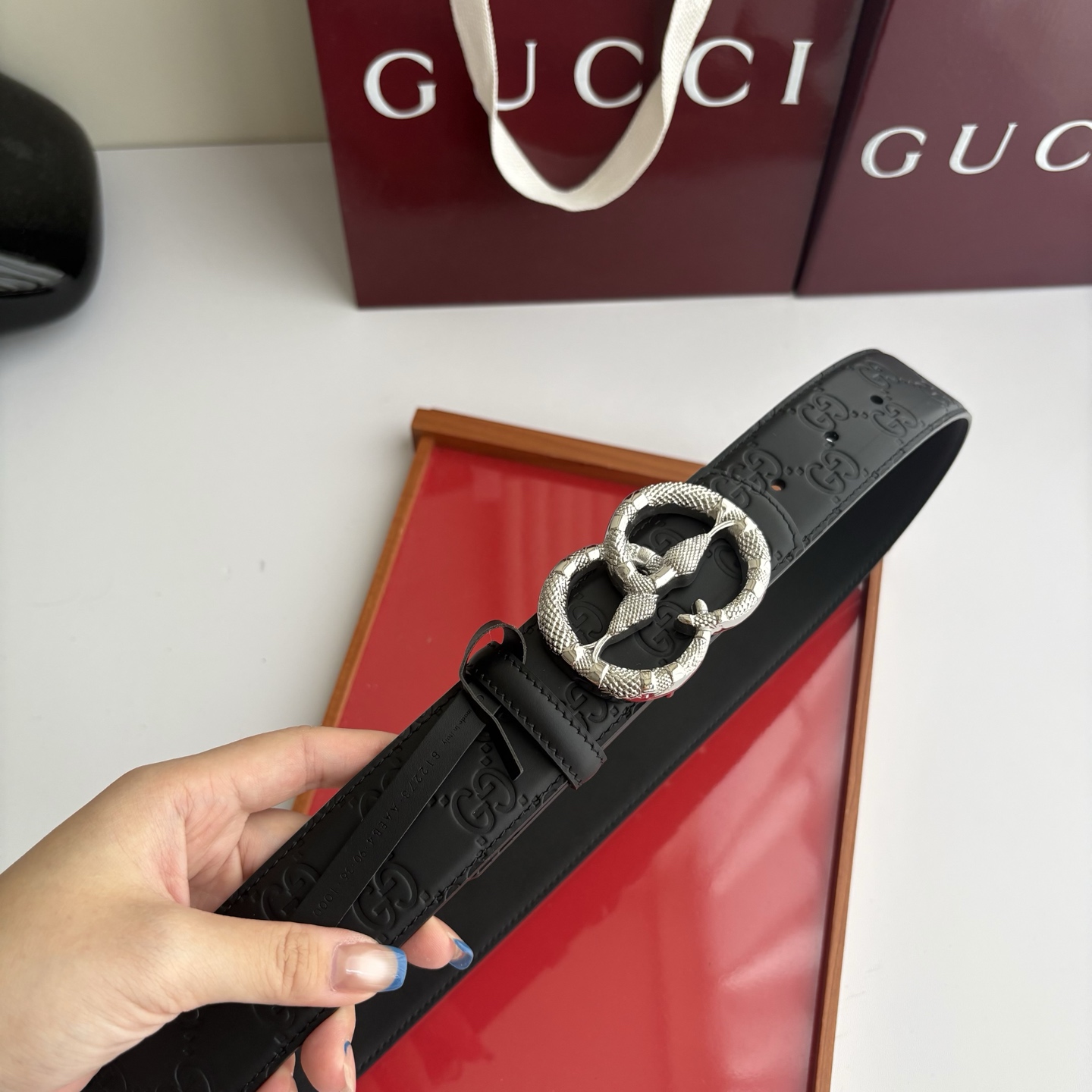 Gucci 经典原单品质，压花面配原版平纹底，纯钢挂扣，精工制作，细节看图，实物拍摄，高端奢华，宽度4.0cm
