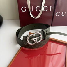 Gucci 经典原单品质,印花面配原版平纹底,纯钢挂扣,精工制作,细节看图,实物拍摄,高端奢华,宽度4.0cm Gucci 经典原单品质,印花面配原版平纹底,纯钢挂扣,精工制作,细节看图,实物拍摄,高端奢华,宽度4.0cm