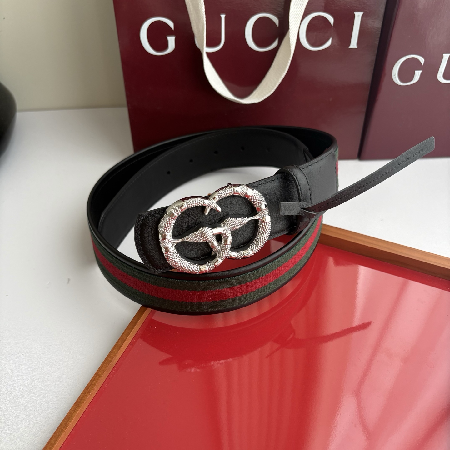 Gucci 经典原单品质,织带面配原版平纹底,纯钢挂扣,精工制作,细节看图,实物拍摄,高端奢华,宽度4.0cm Gucci 经典原单品质,织带面配原版平纹底,纯钢挂扣,精工制作,细节看图,实物拍摄,高端奢华,宽度4.0cm