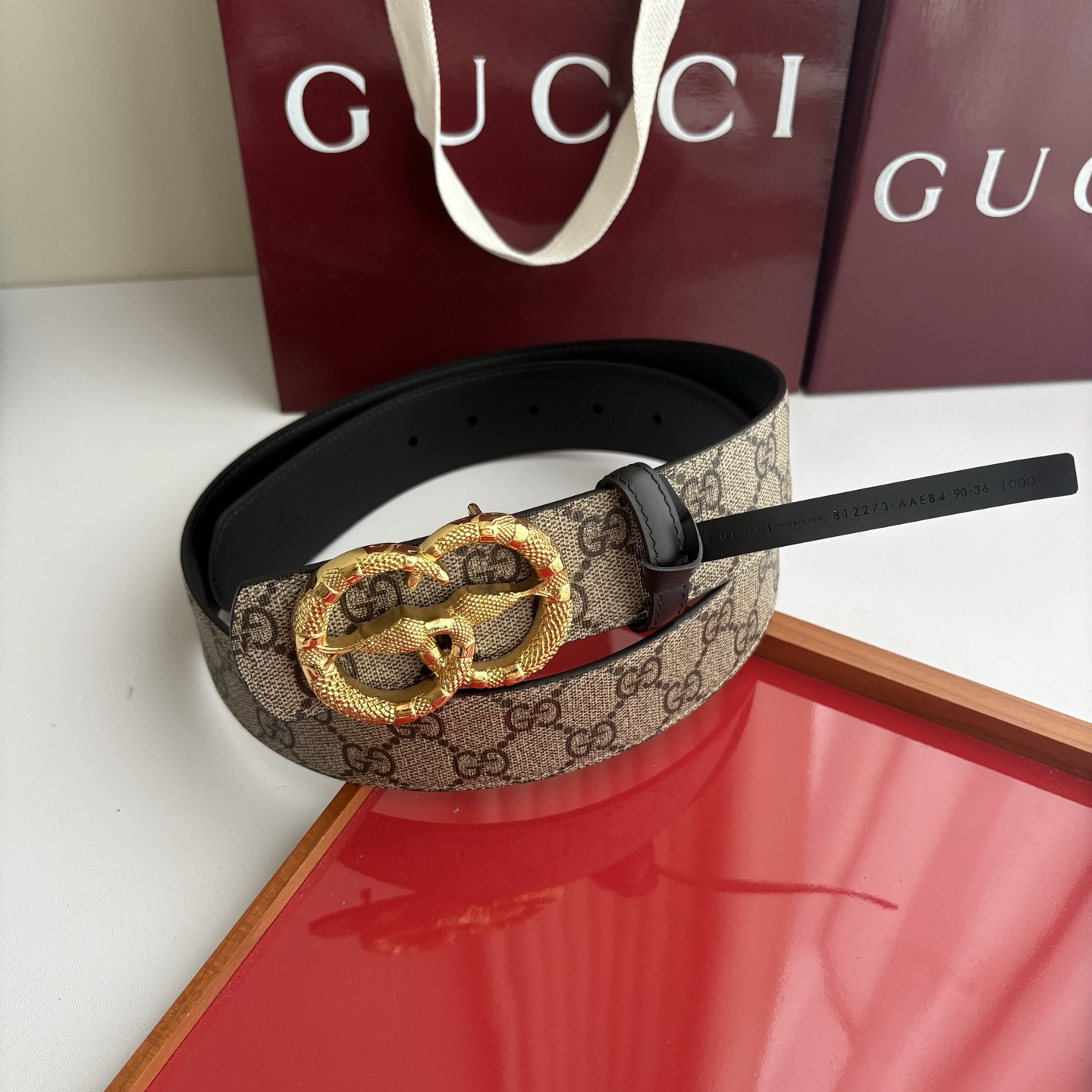 Gucci 经典原单品质,印花面配原版平纹底,纯钢挂扣,精工制作,细节看图,实物拍摄,高端奢华,宽度4.0cm Gucci 经典原单品质,印花面配原版平纹底,纯钢挂扣,精工制作,细节看图,实物拍摄,高端奢华,宽度4.0cm