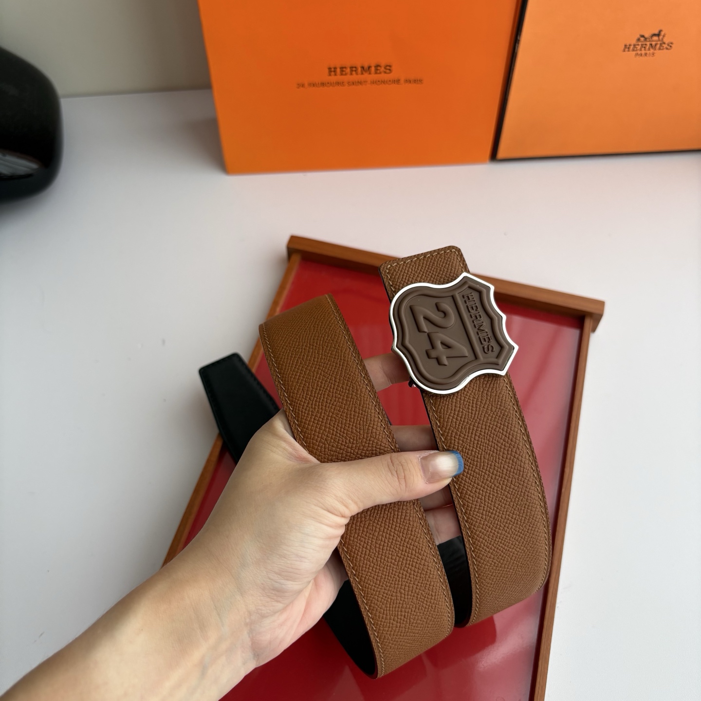 【爱马仕】Hermes 原单爱马仕，宽3.8cm进口原版皮带身，双面可用，精品电镀五金 ！