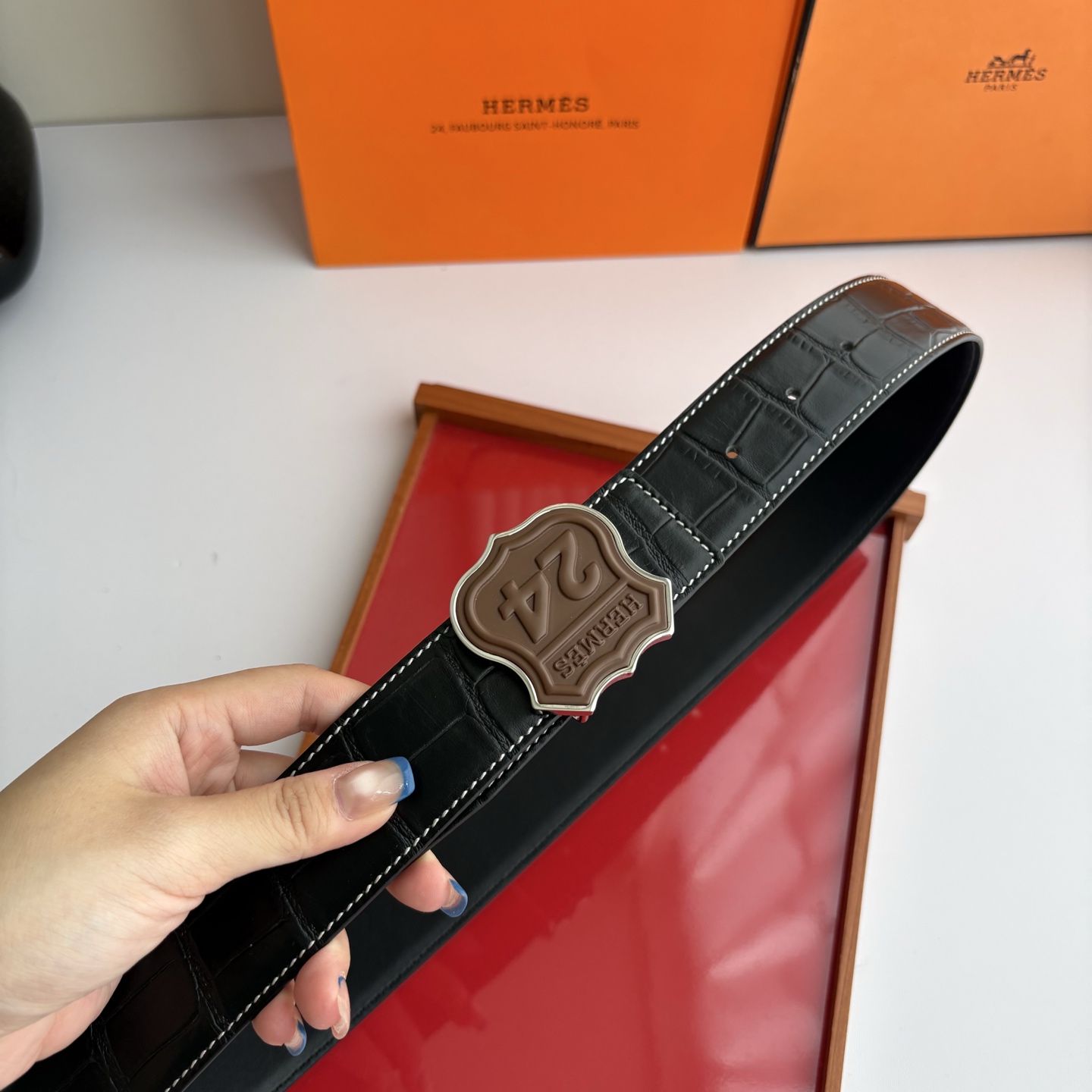 【爱马仕】Hermes 原单爱马仕，宽3.8cm进口原版皮带身，双面可用，精品电镀五金 ！
