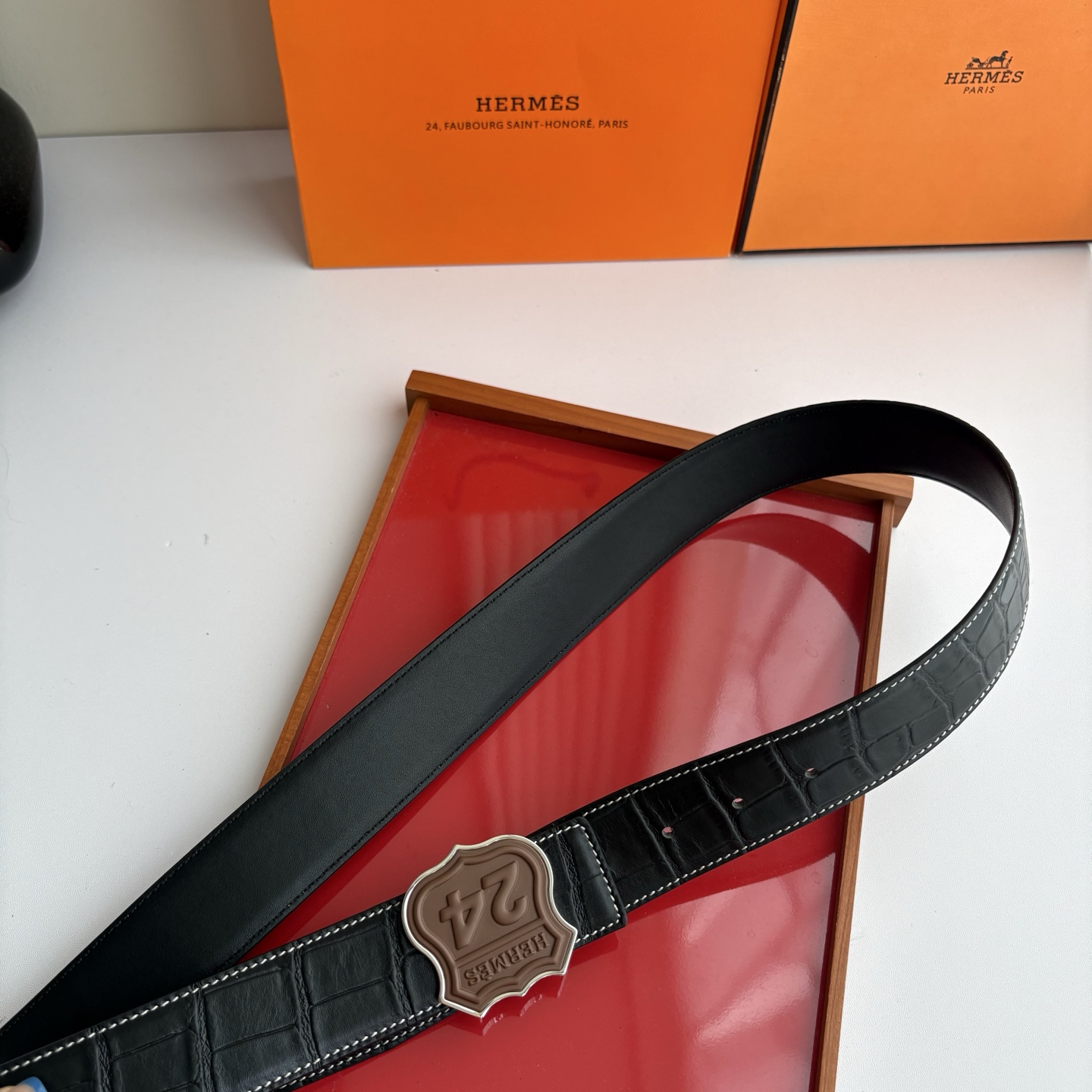 【爱马仕】Hermes 原单爱马仕，宽3.8cm进口原版皮带身，双面可用，精品电镀五金 ！