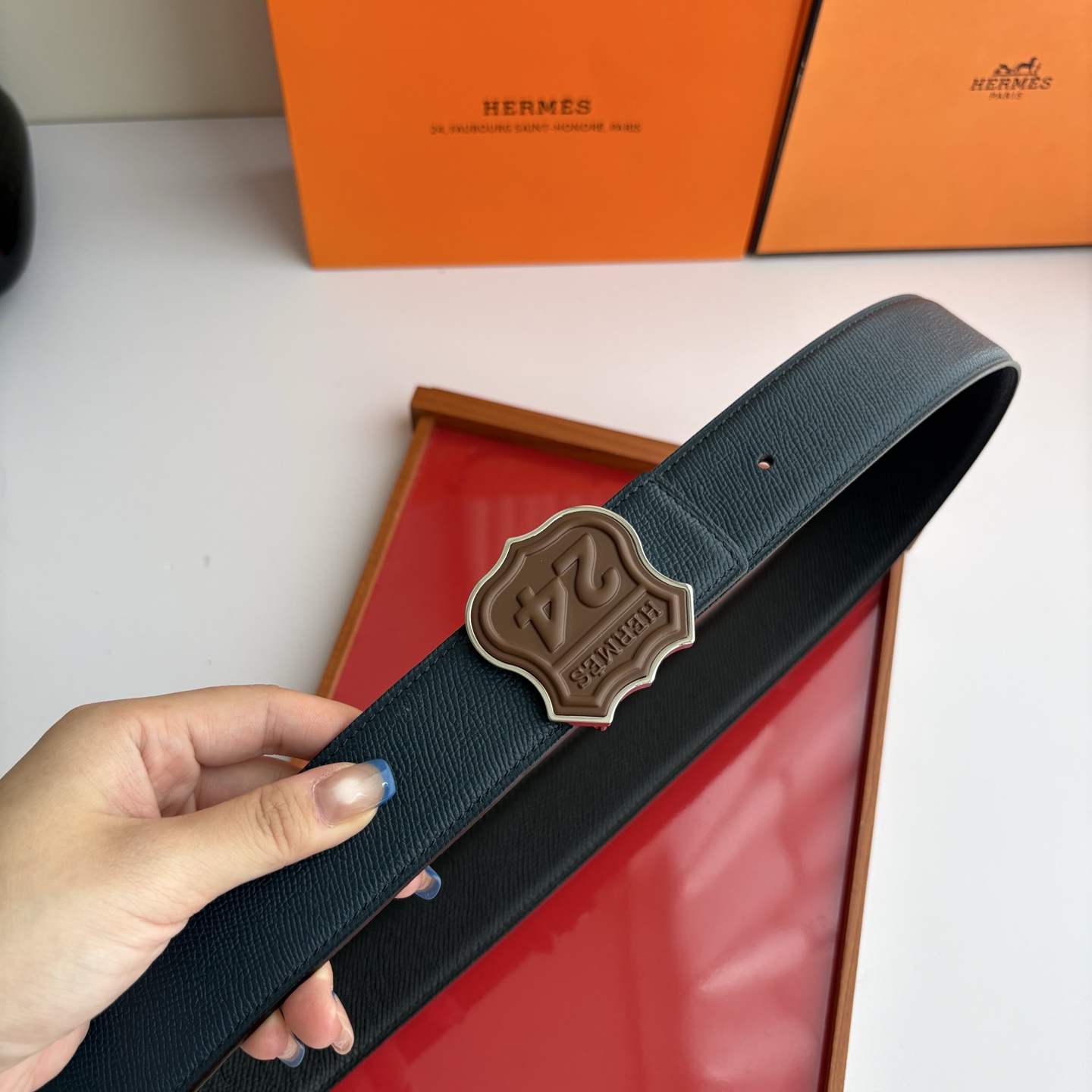 【爱马仕】Hermes 原单爱马仕，宽3.8cm进口原版皮带身，双面可用，精品电镀五金 ！