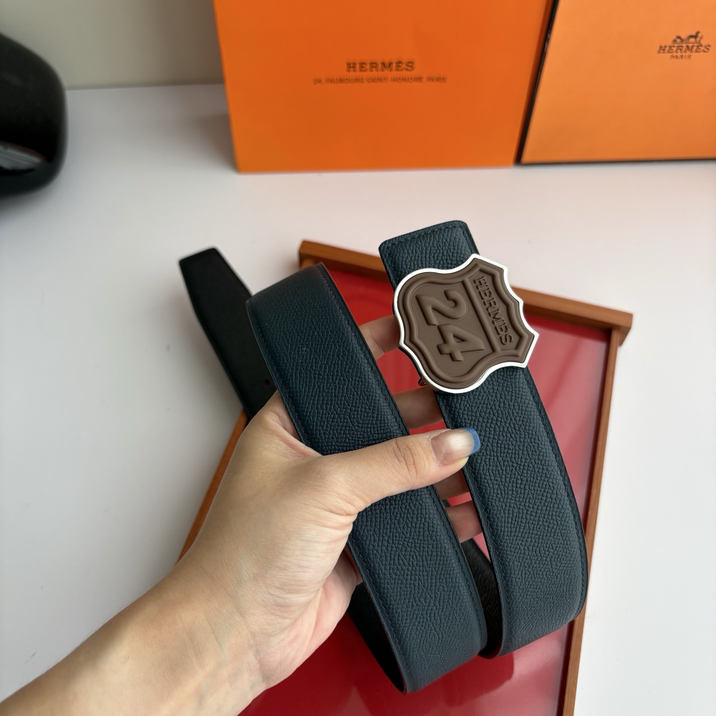 【爱马仕】Hermes 原单爱马仕，宽3.8cm进口原版皮带身，双面可用，精品电镀五金 ！