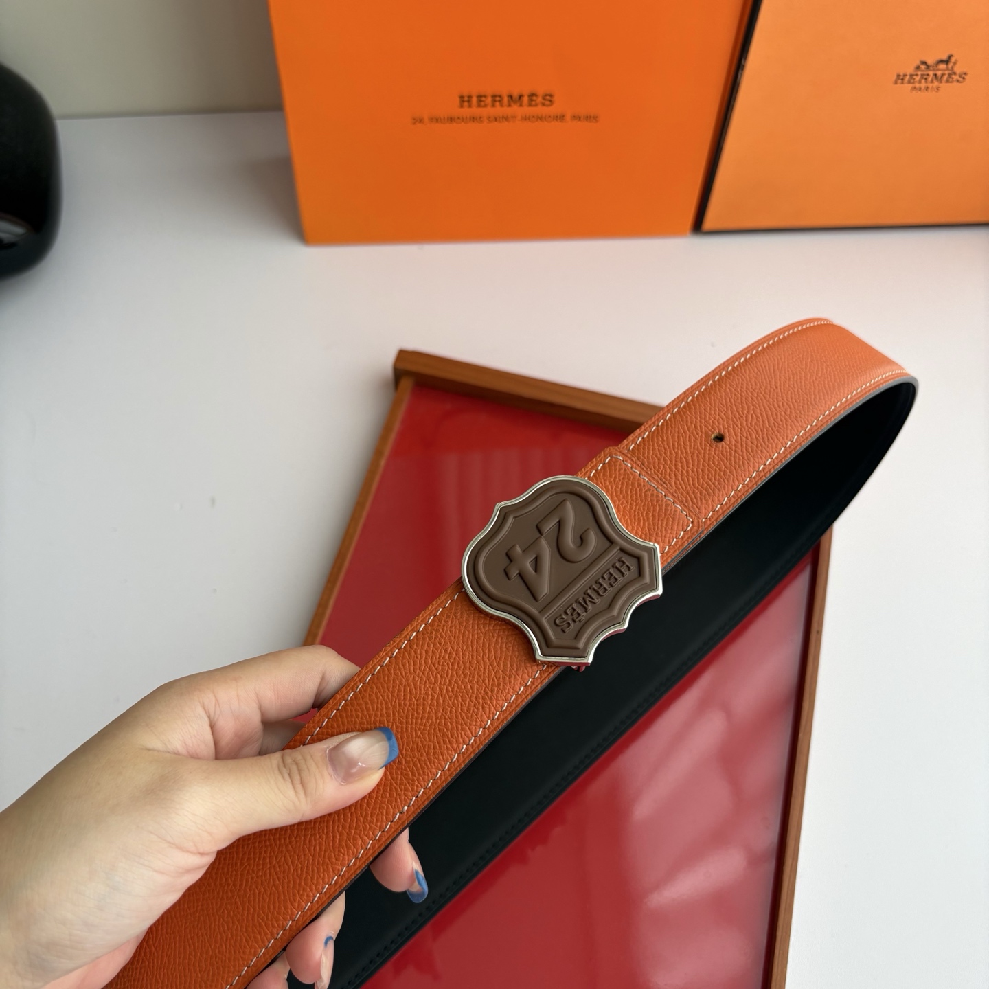 【爱马仕】Hermes 原单爱马仕，宽3.8cm进口原版皮带身，双面可用，精品电镀五金 ！