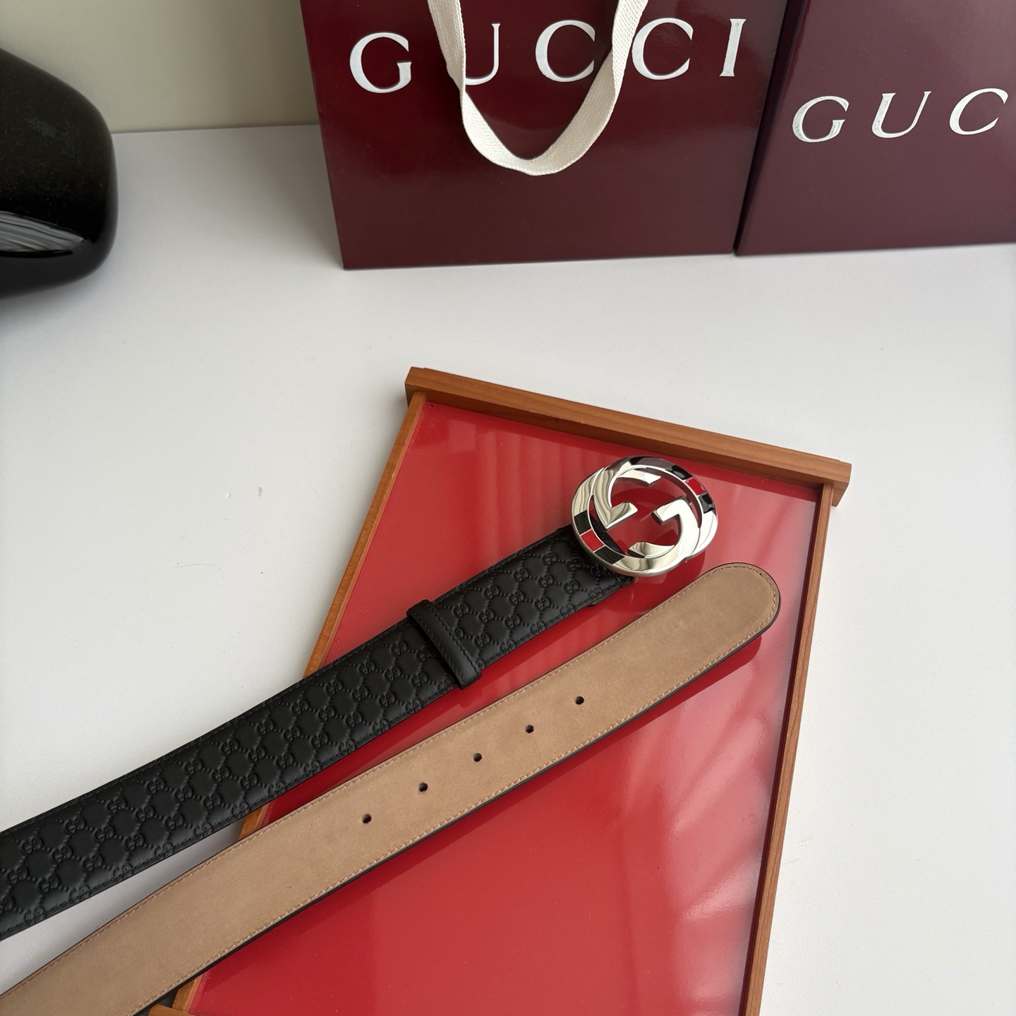 Gucci 经典压花带身  搭配原版树膏沙底 精品钢扣 宽4.0 Cm  经典永不过时款 潮流大方 时尚百搭